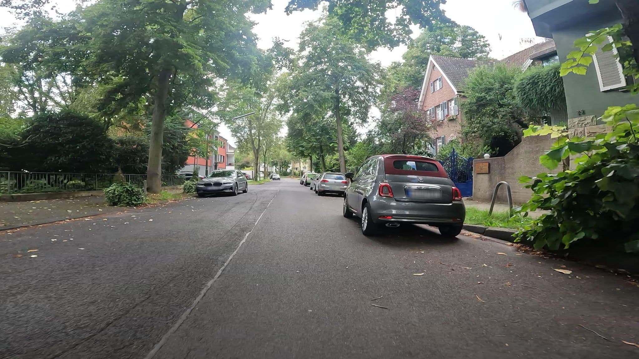 Street view near Hotel Rheinblick, Rodenkirchen — © marccologne (CC BY-SA · Mapillary)