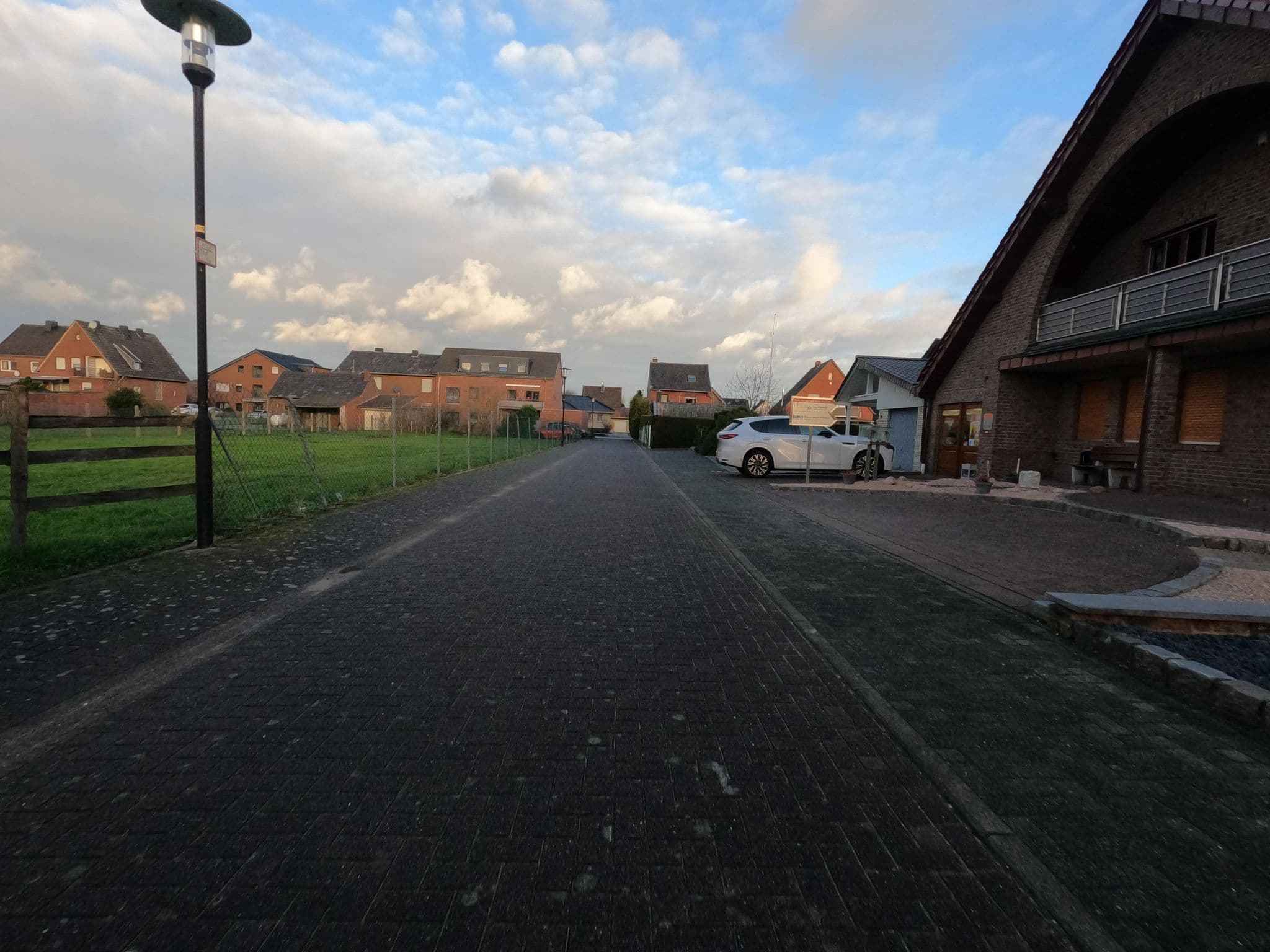 Street view near Ferienwohnung Maria Jennissen, Heinsberg — © hektor1989 (CC BY-SA · Mapillary)