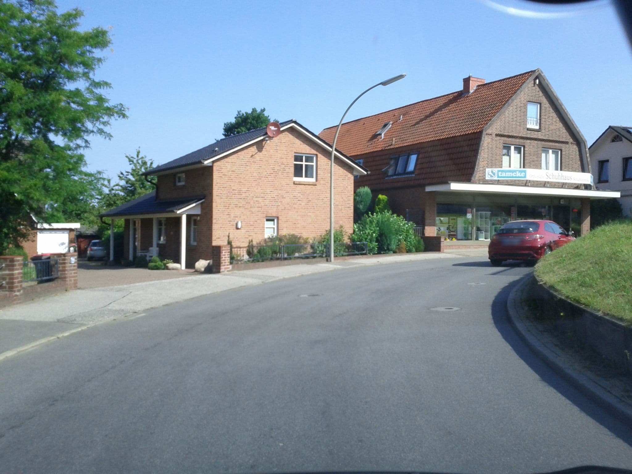 Street view near Kapitänshaus, Neuenfelde — © jbasic (CC BY-SA · Mapillary)