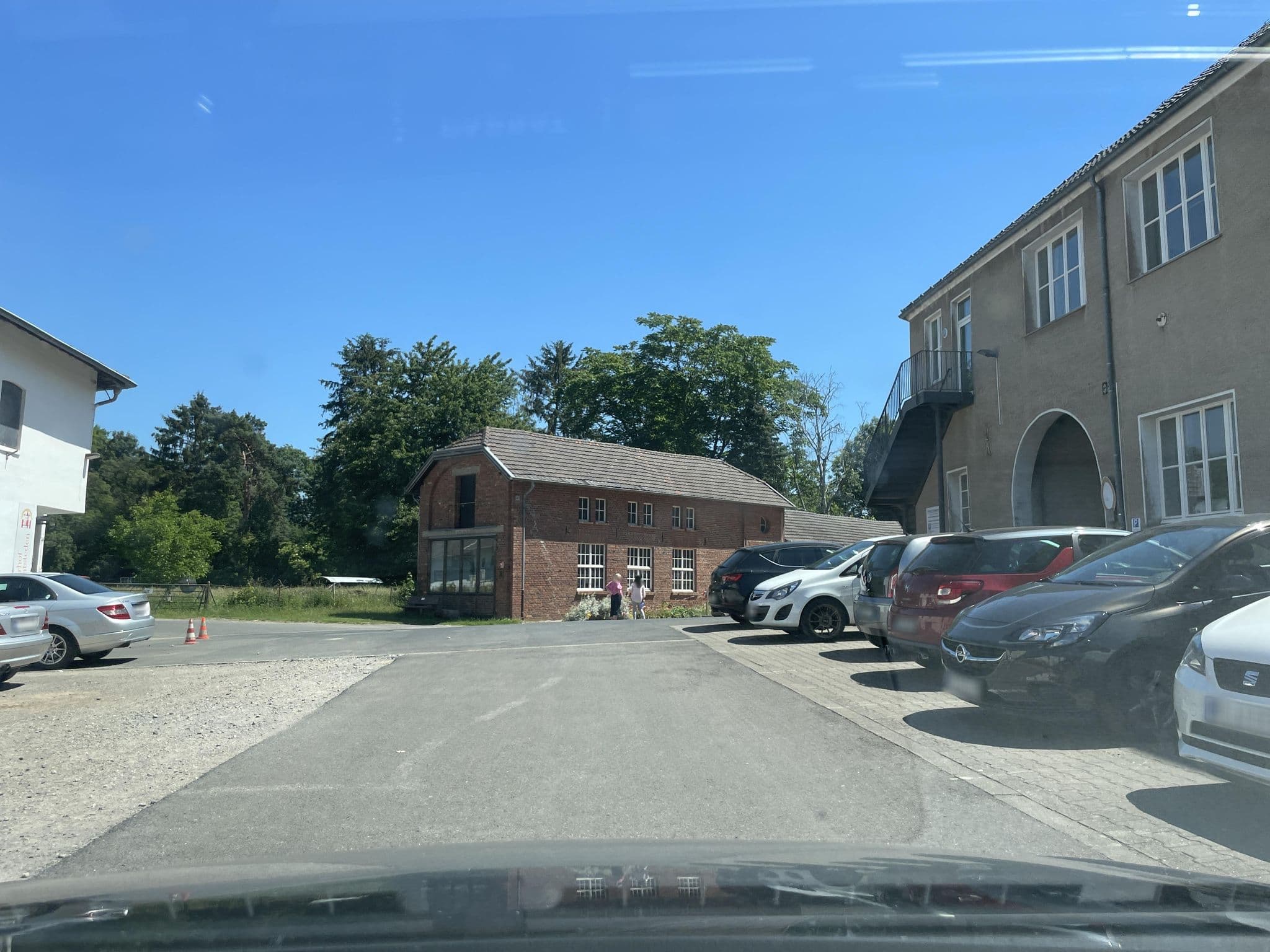 Street view near Pension Augenblick Knechtsteden, Dormagen — © endradon (CC BY-SA · Mapillary)
