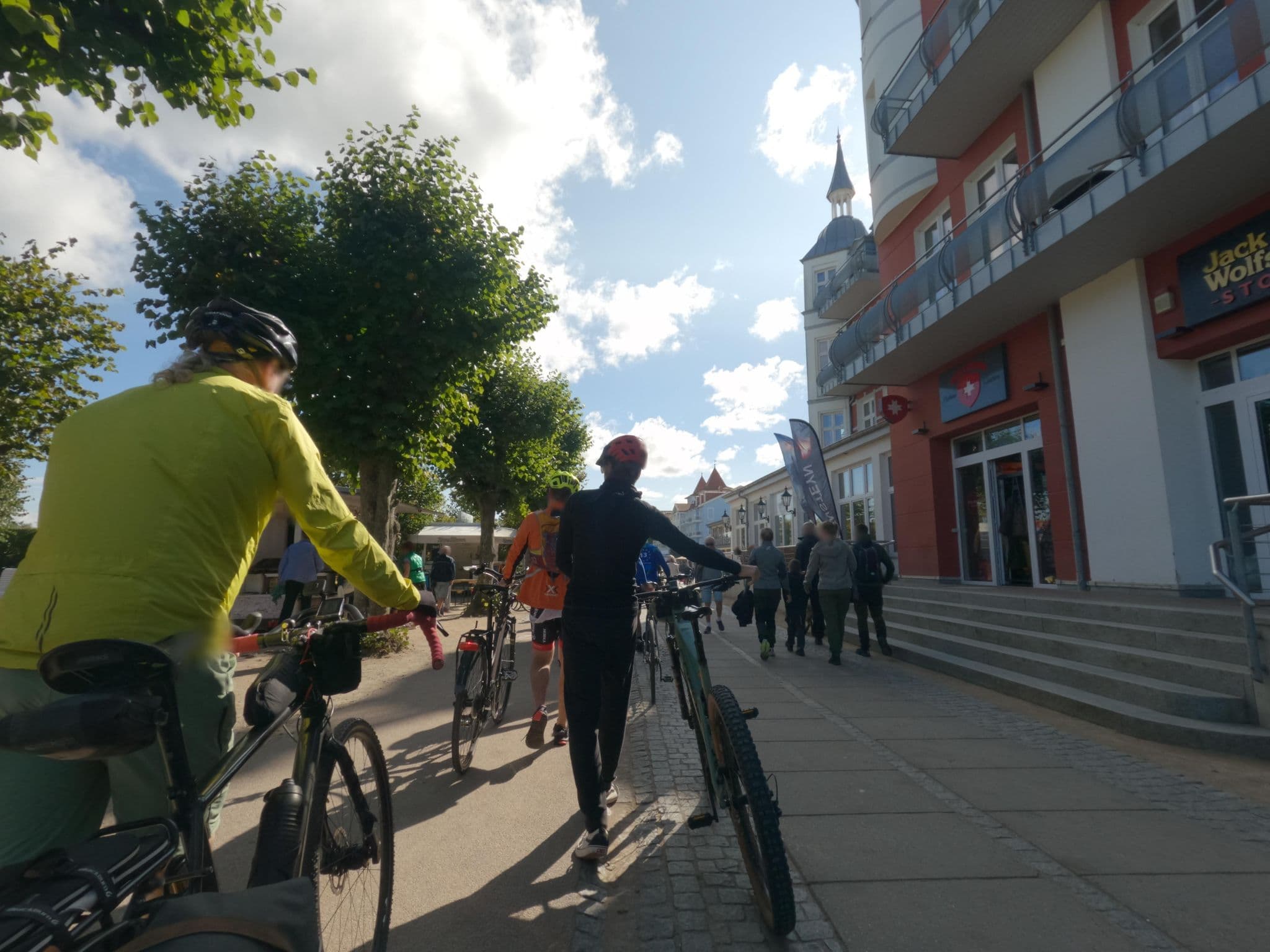 Street view near Strand- und Wellnesshotel Preussenhof, Ostseebad Zinnowitz — © masterofnoroad (CC BY-SA · Mapillary)