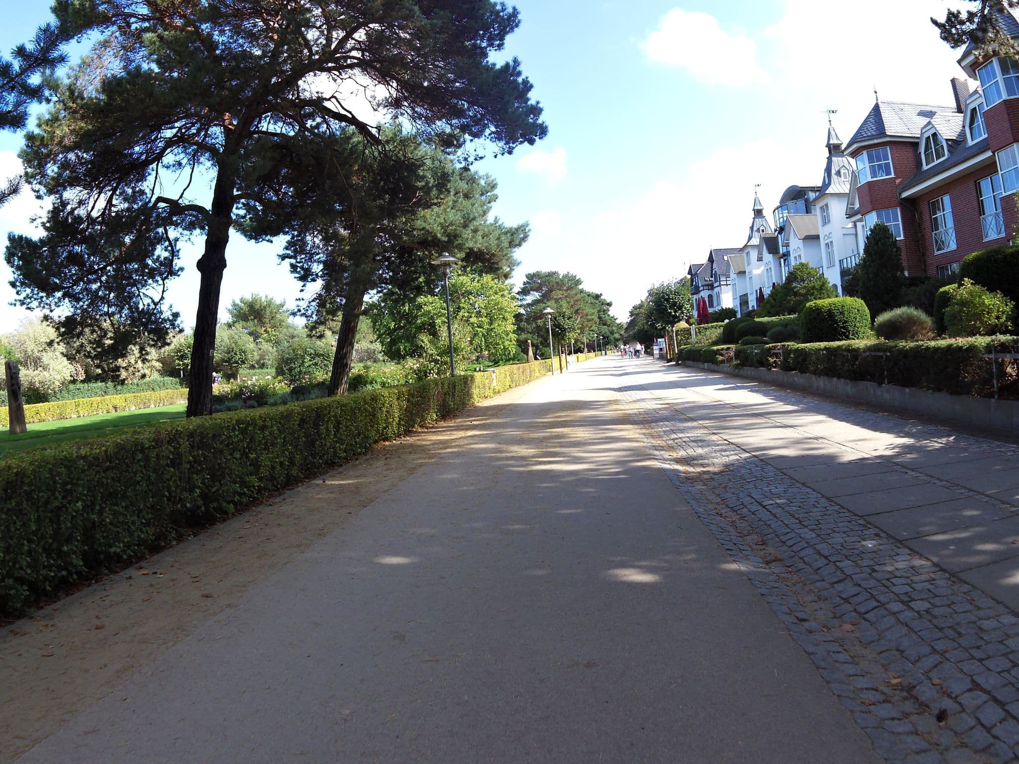 Street view near Villa Roseneck, Ostseebad Zinnowitz — © zoegglmeyr (CC BY-SA · Mapillary)