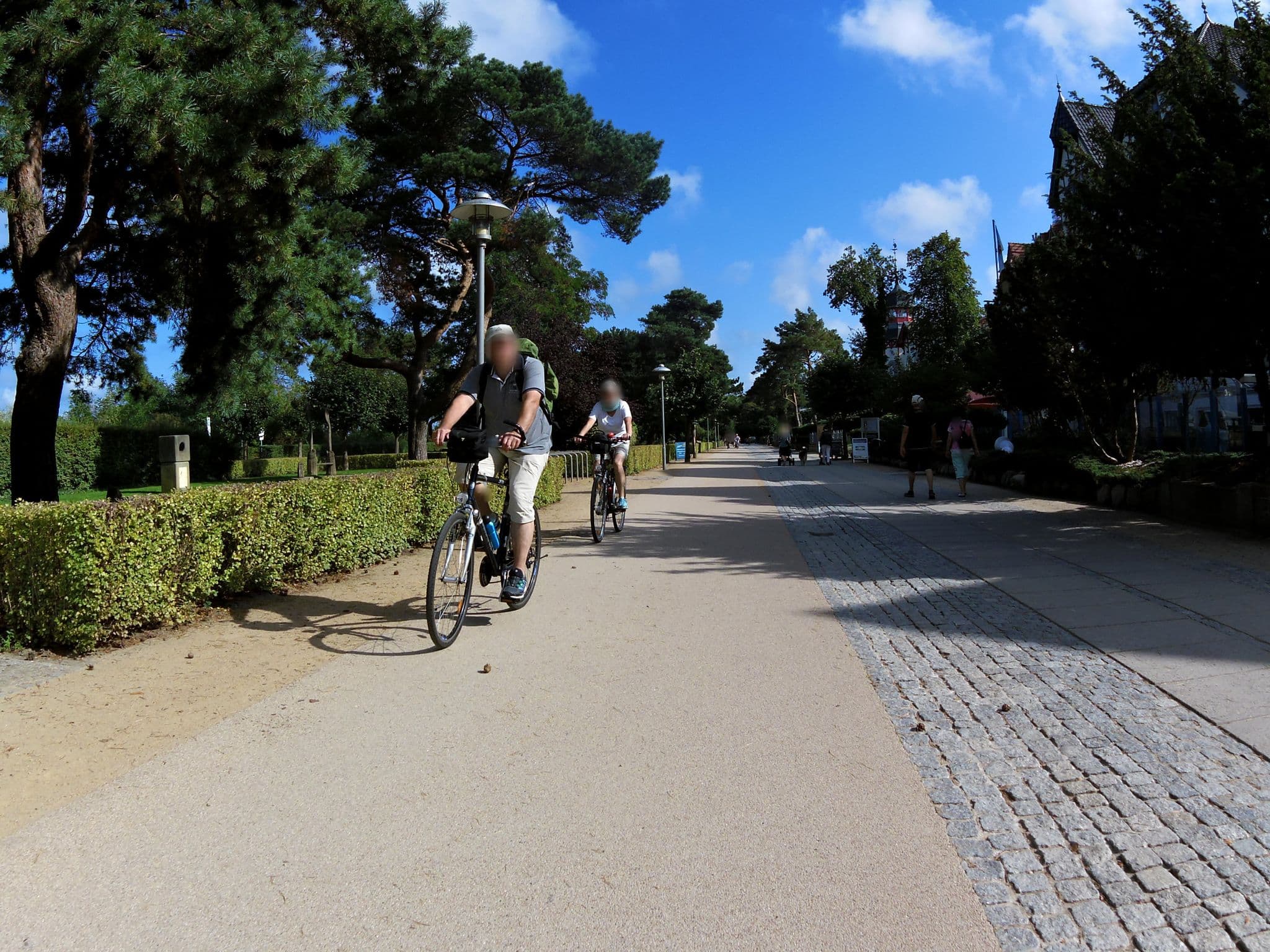 Street view near Hotel Asgard, Ostseebad Zinnowitz — © zoegglmeyr (CC BY-SA · Mapillary)