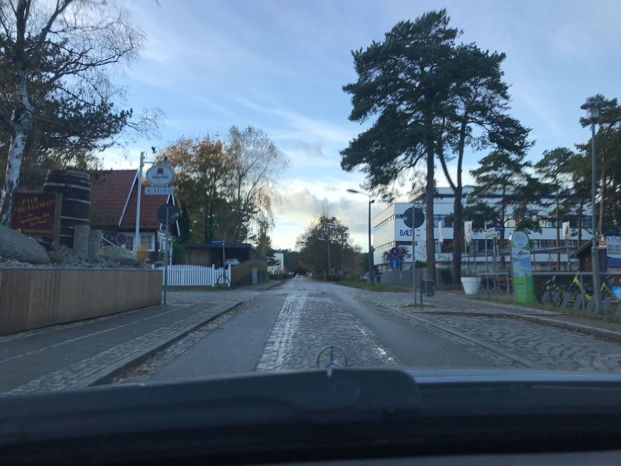 Street view near Chalet Vineta, Ostseebad Zinnowitz — © saschahaberkorn (CC BY-SA · Mapillary)