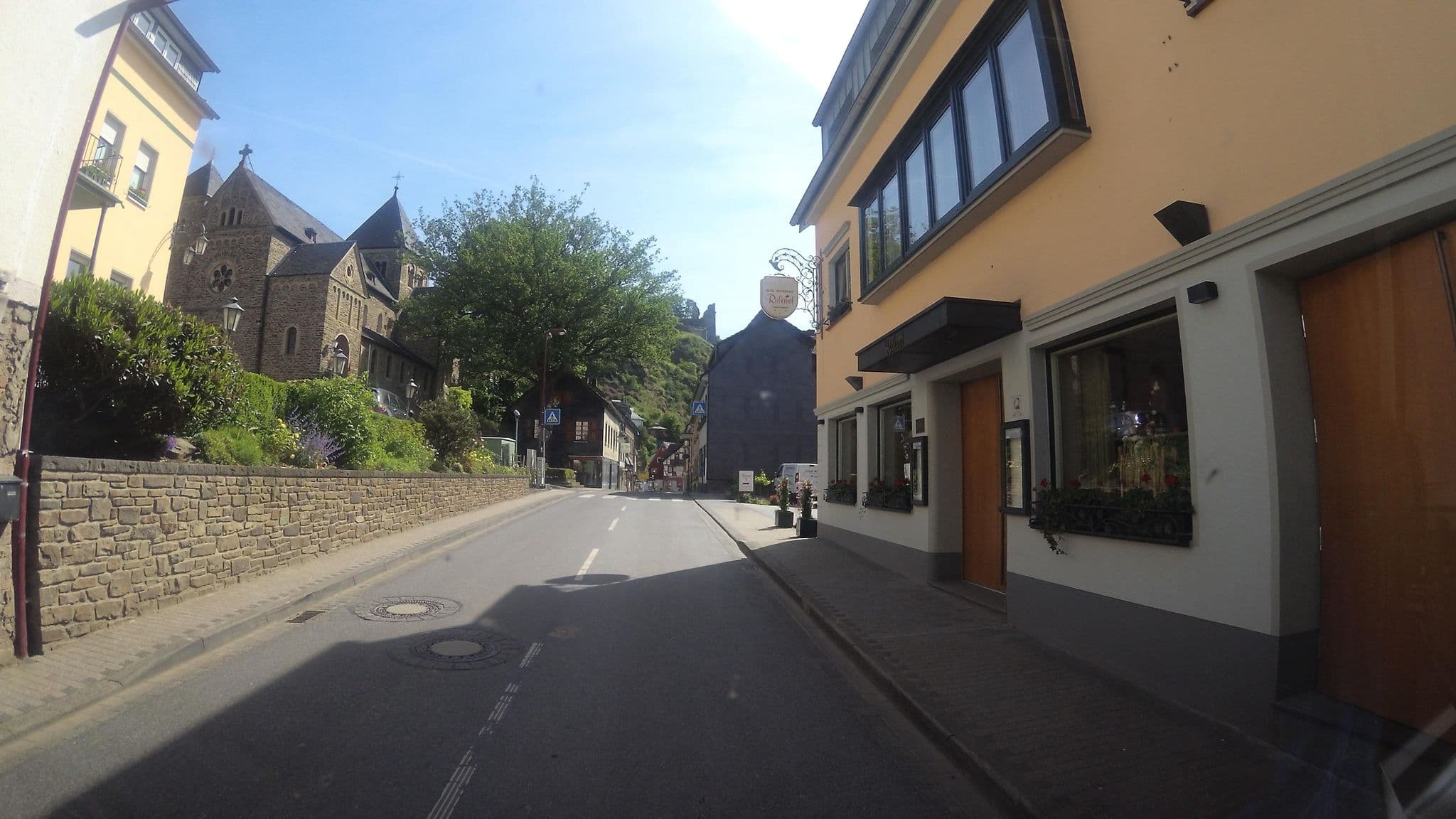 Street view near Hotel und Restaurant Ruland, Altenahr — © teddy73 (CC BY-SA · Mapillary)