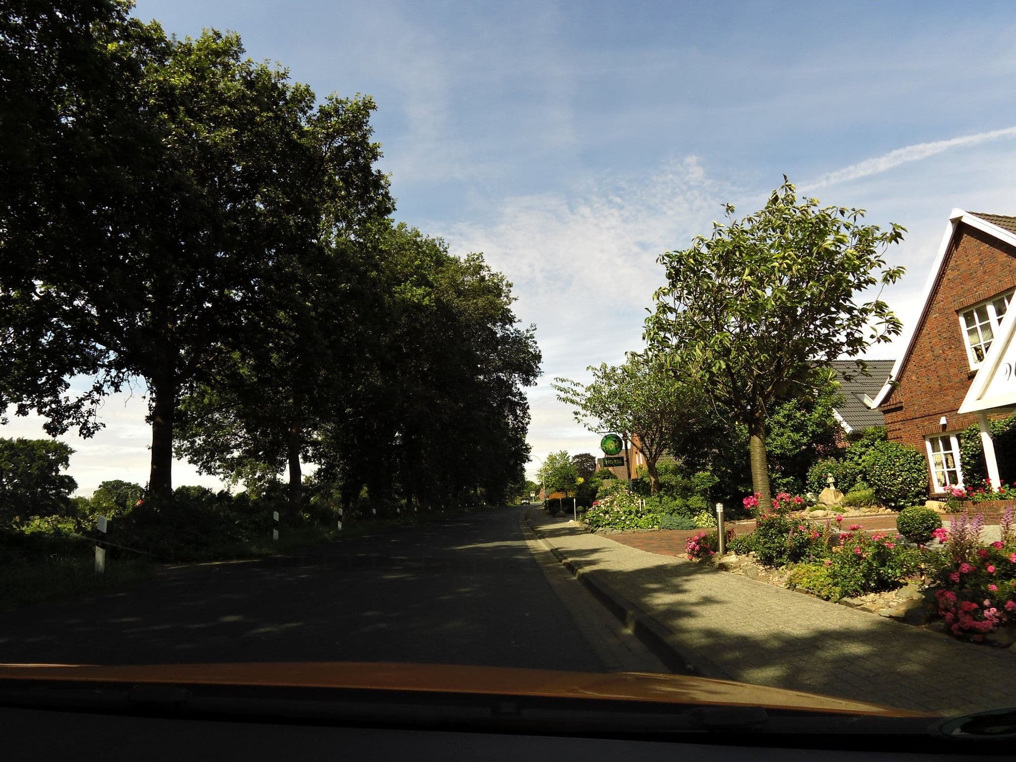 Street view near Hotel Waldquelle, Aurich — © moenk (CC BY-SA · Mapillary)