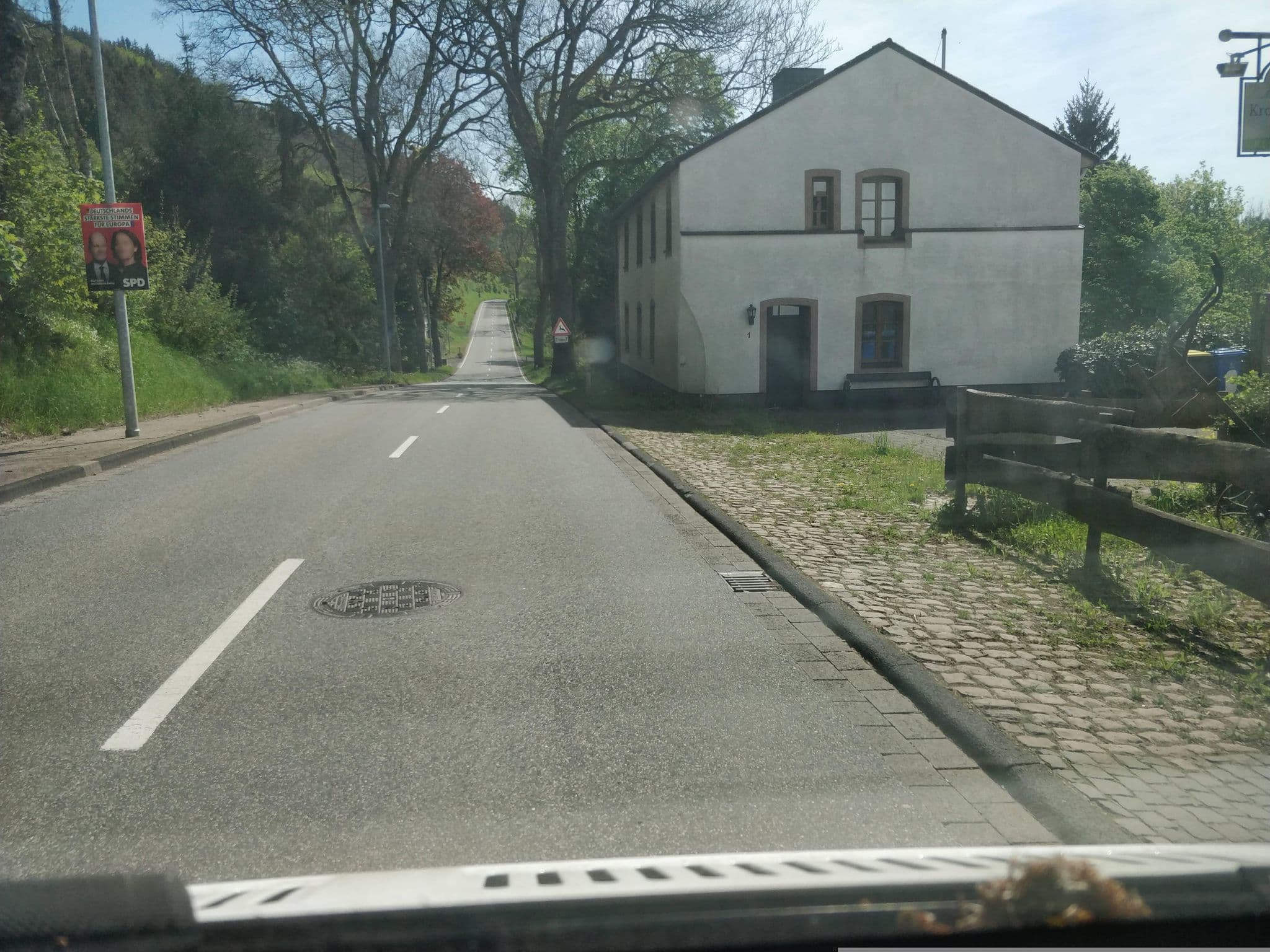 Street view near Kronenburger Alm, Stadtkyll — © raymond (CC BY-SA · Mapillary)