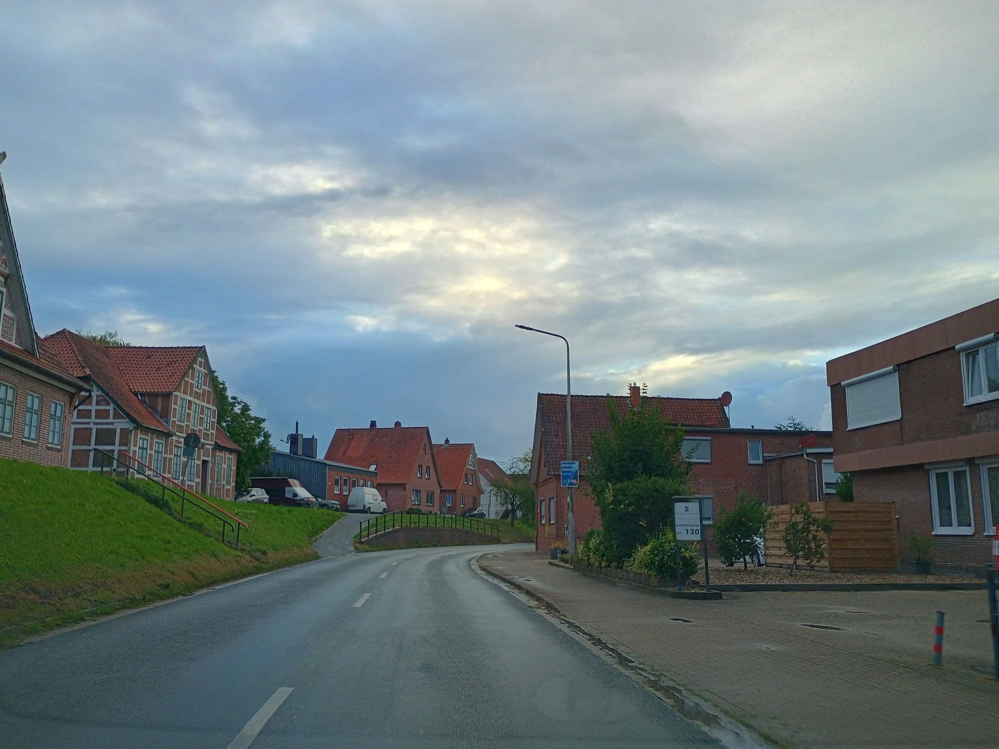 Street view near Apartmenthaus Blütenzauber, Guderhandviertel — © thetornado76 (CC BY-SA · Mapillary)