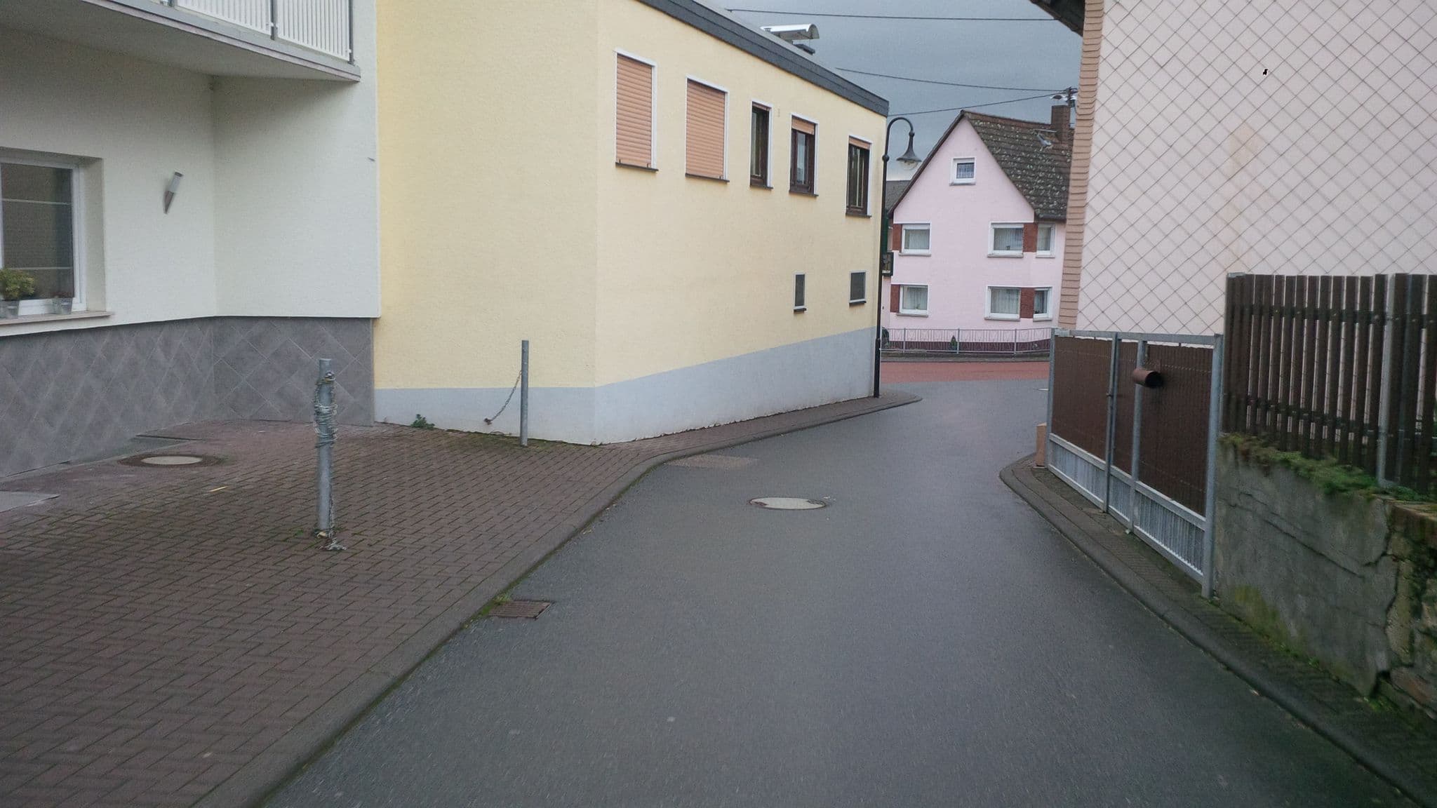 Street view near Ferienwohnung Geißler, Wehrheim — © sdos77 (CC BY-SA · Mapillary)
