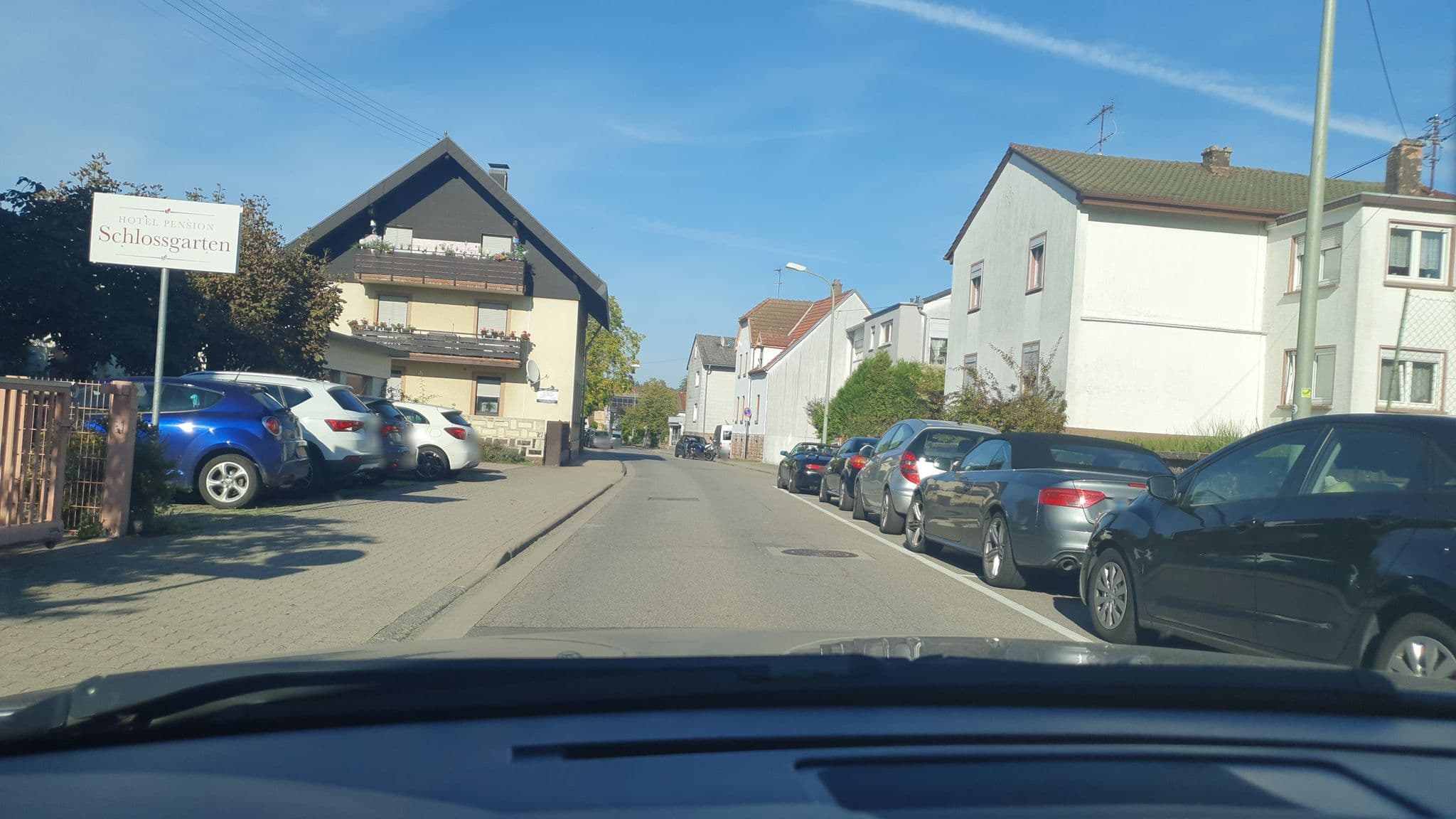Street view near Hotel - Pension Schlossgarten, Trippstadt — © b166er (CC BY-SA · Mapillary)