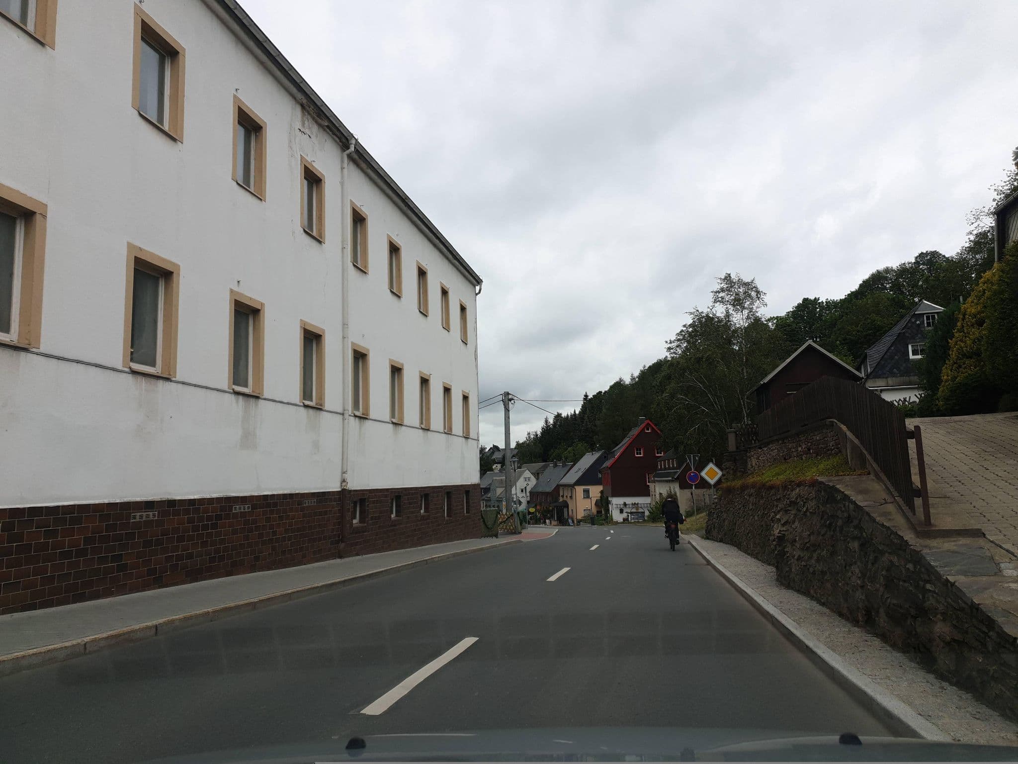 Street view near Pension Felsenkeller, Seiffen — © canislupus (CC BY-SA · Mapillary)