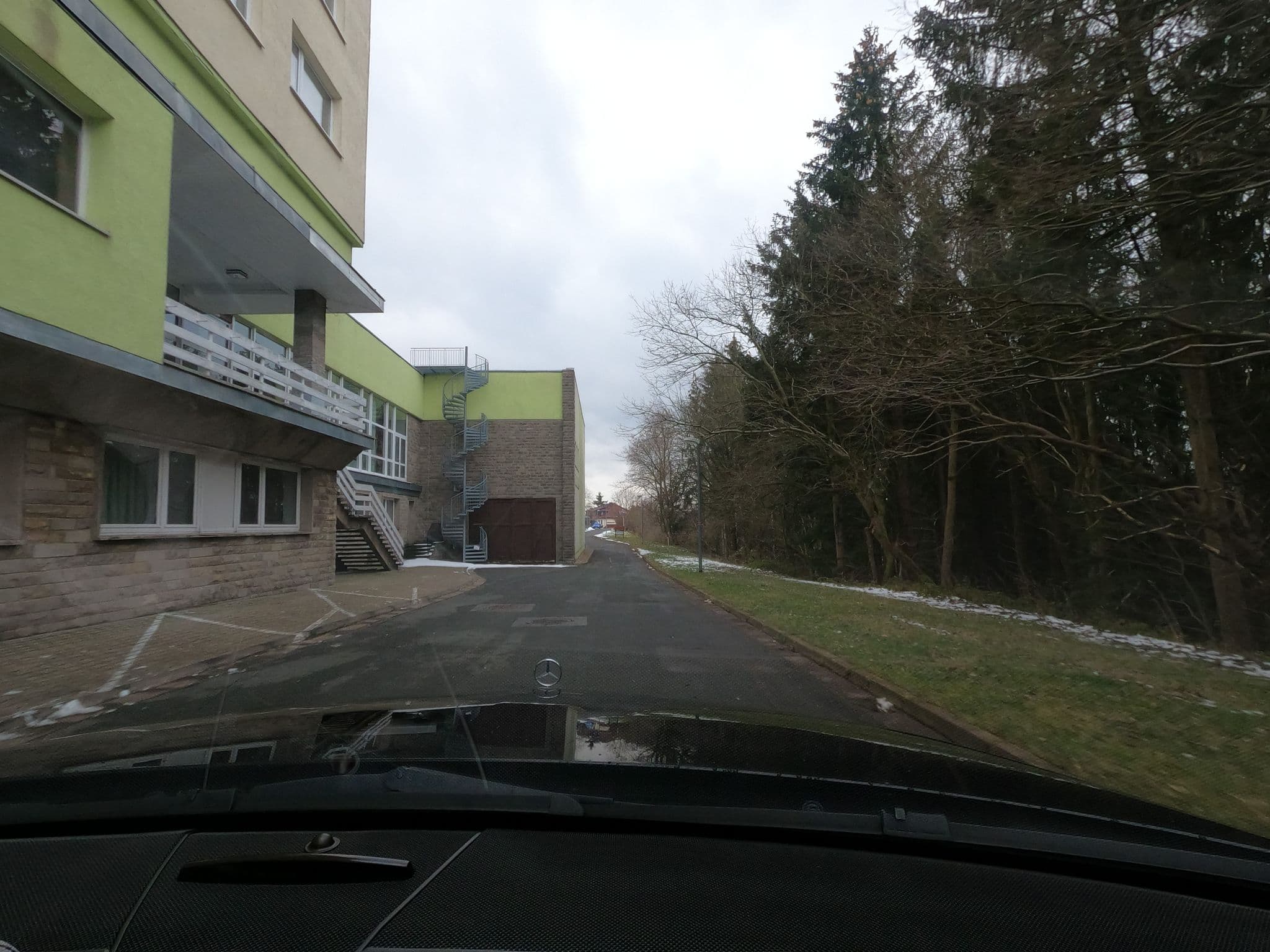 Street view near Tannhäuser Hotel Rennsteigblick, Finsterbergen — © saschahaberkorn (CC BY-SA · Mapillary)