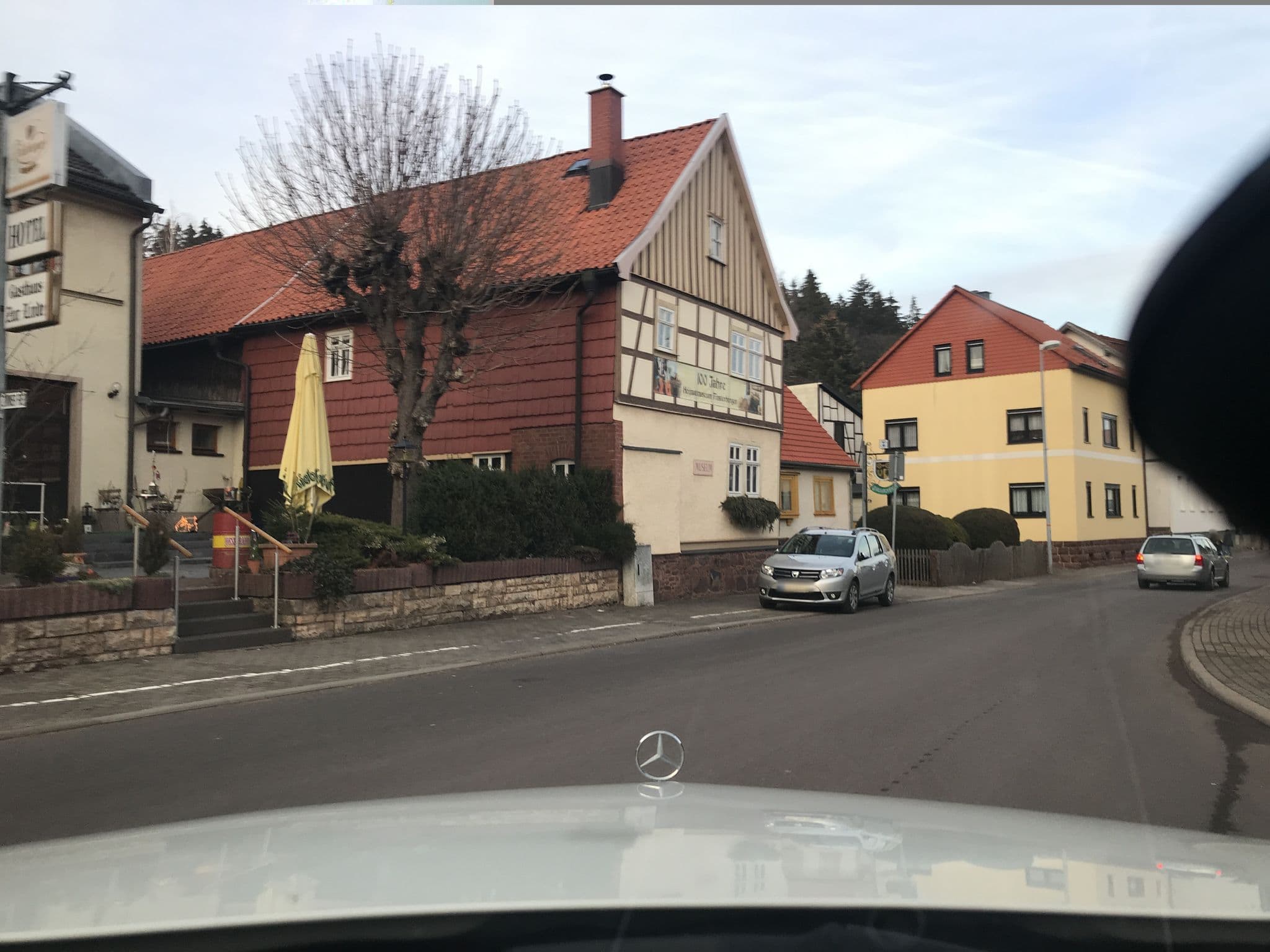 Street view near Hotel & Gasthaus Zur Linde, Finsterbergen — © saschahaberkorn (CC BY-SA · Mapillary)
