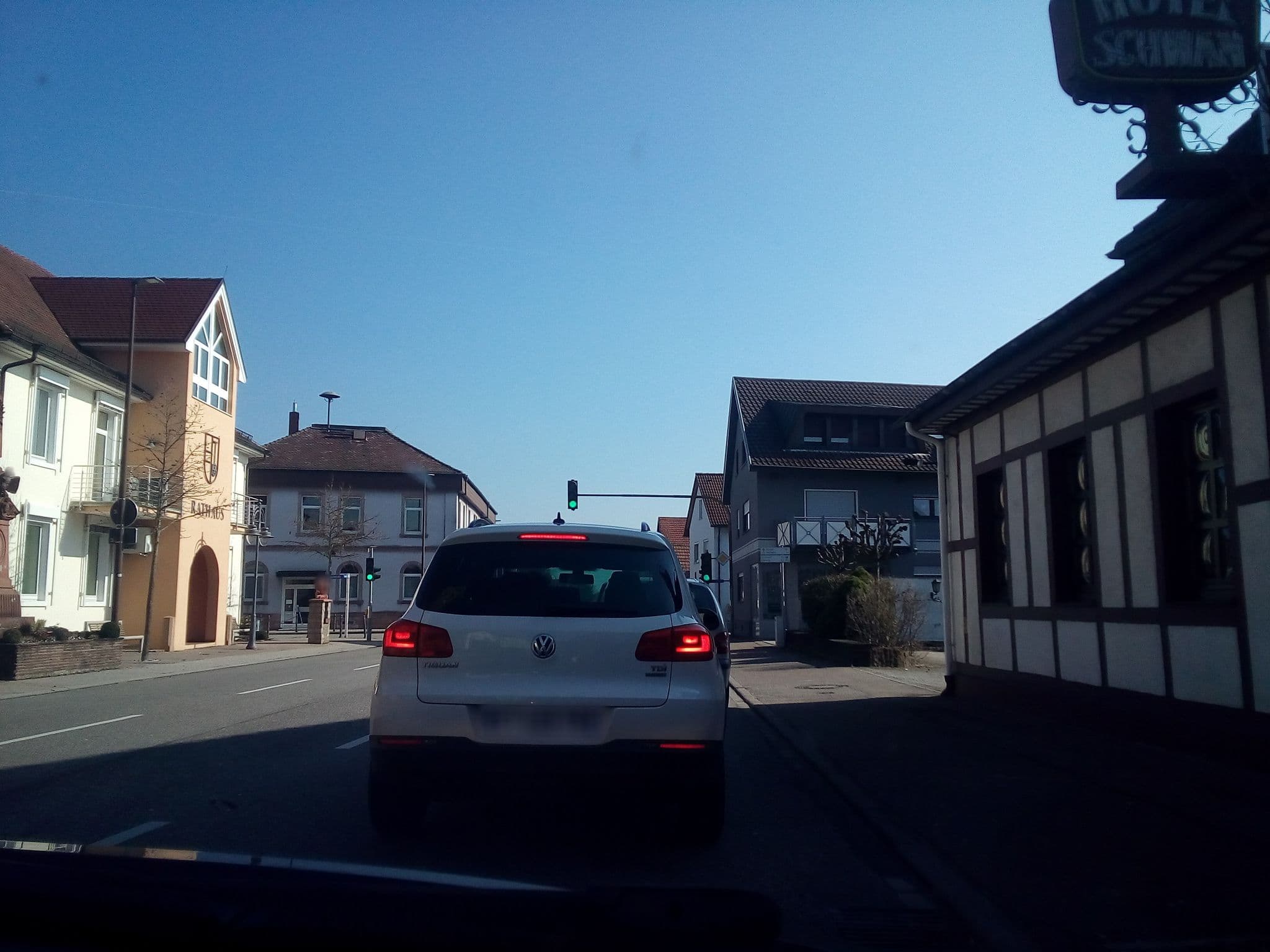 Street view near Zum Schwan, Hügelsheim — © karthoo (CC BY-SA · Mapillary)