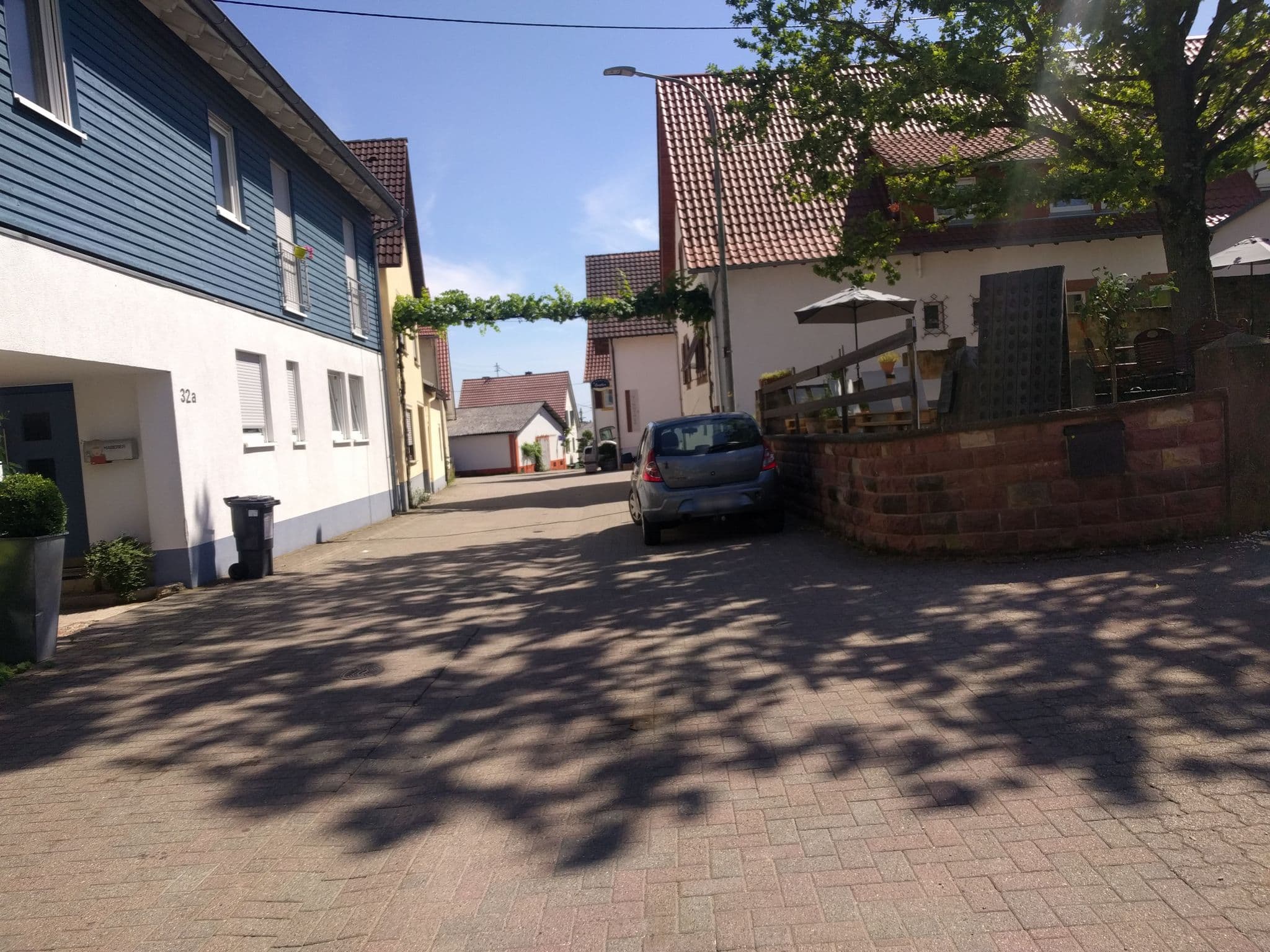 Street view near Landhaus Müller, Schweigen-Rechtenbach — © ebel (CC BY-SA · Mapillary)