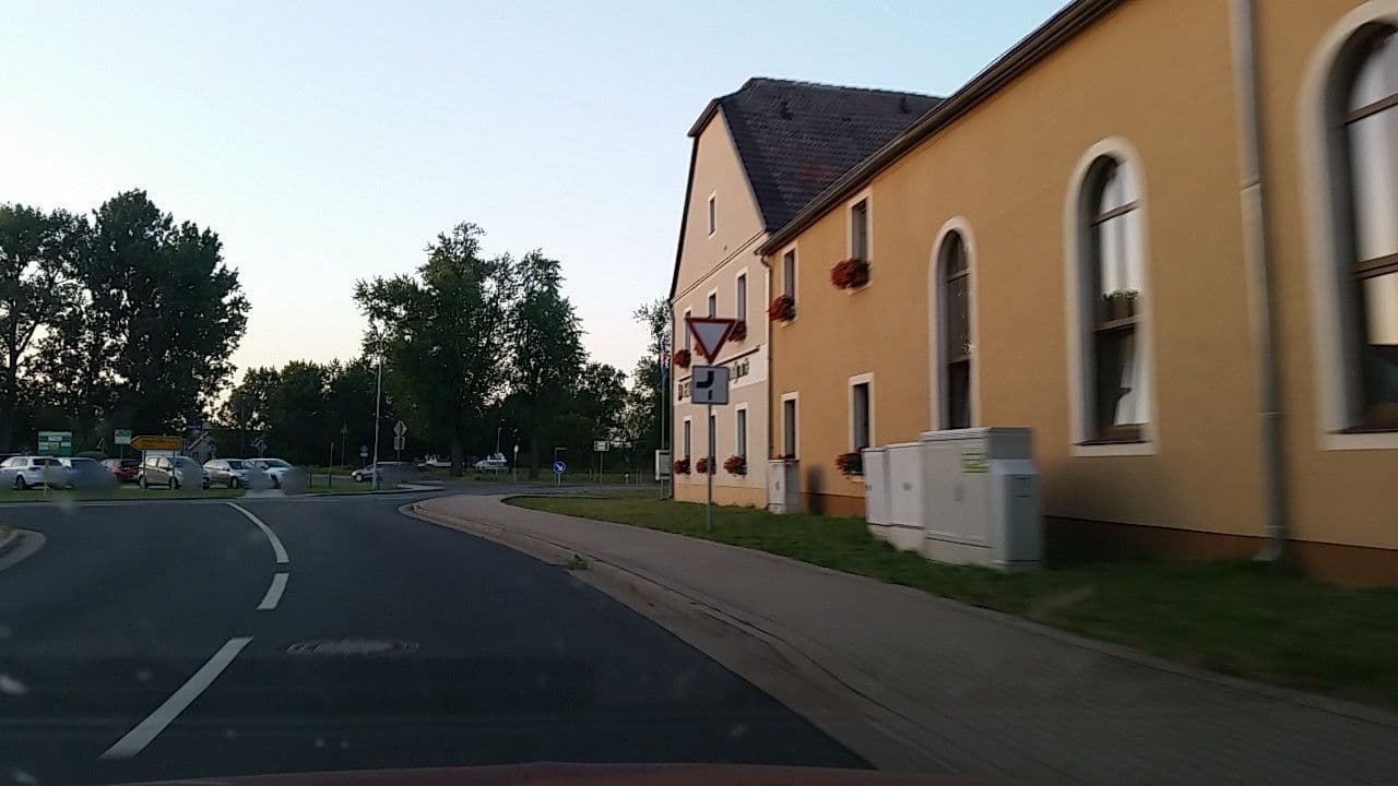 Street view near Döbelt's Hotel Schützenhaus Jessen, Jessen — © tian (CC BY-SA · Mapillary)