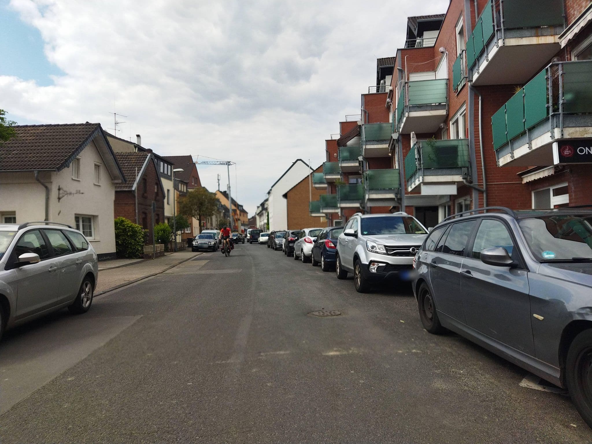 Street view near Hotel Merkenich, Leverkusen — © changchun1 (CC BY-SA · Mapillary)