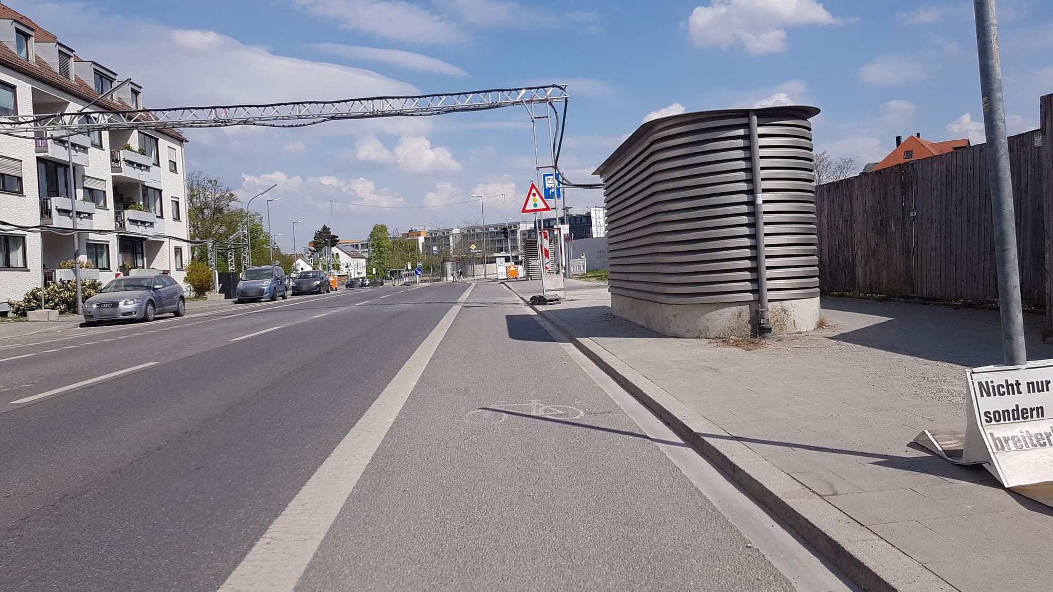 Street view near Hotel Ludiwg, Karlsfeld — © thomas_munichways (CC BY-SA · Mapillary)
