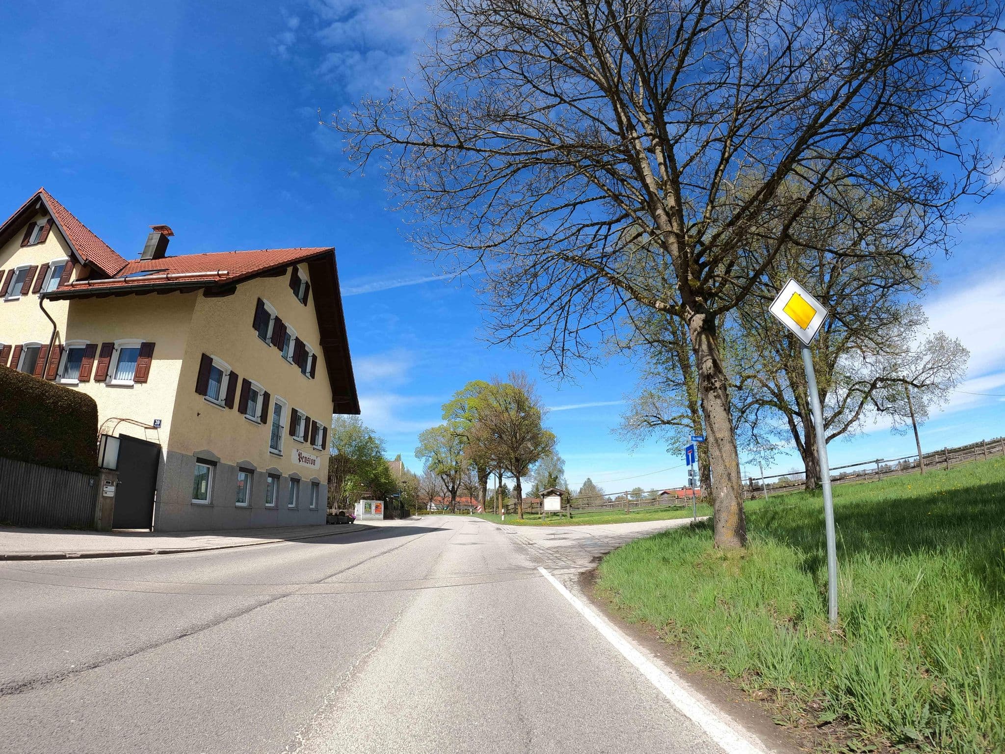 Street view near Pension Grund, Straßlach-Dingharting — © strubbl (CC BY-SA · Mapillary)