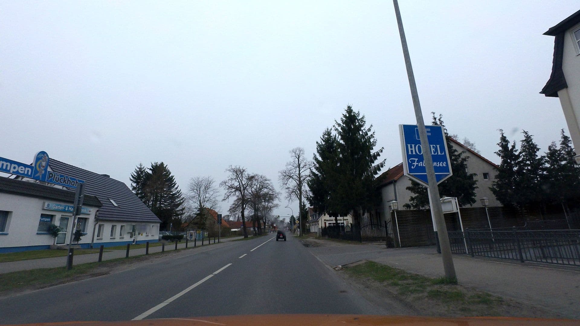 Street view near Hotel Falkensee, Falkensee — © moenk (CC BY-SA · Mapillary)