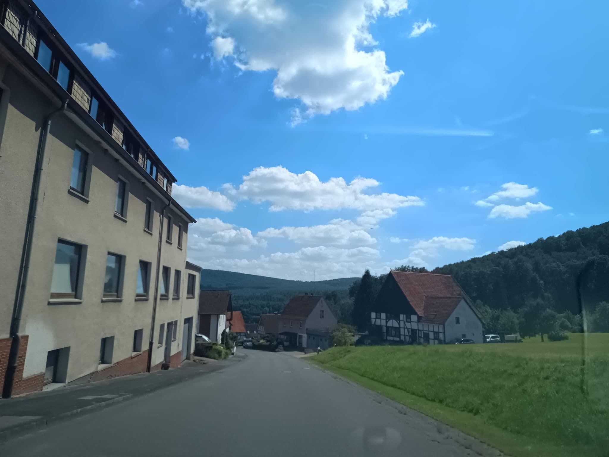 Street view near Hotel-Pension Waldfrieden, Lügde — © thetornado76 (CC BY-SA · Mapillary)