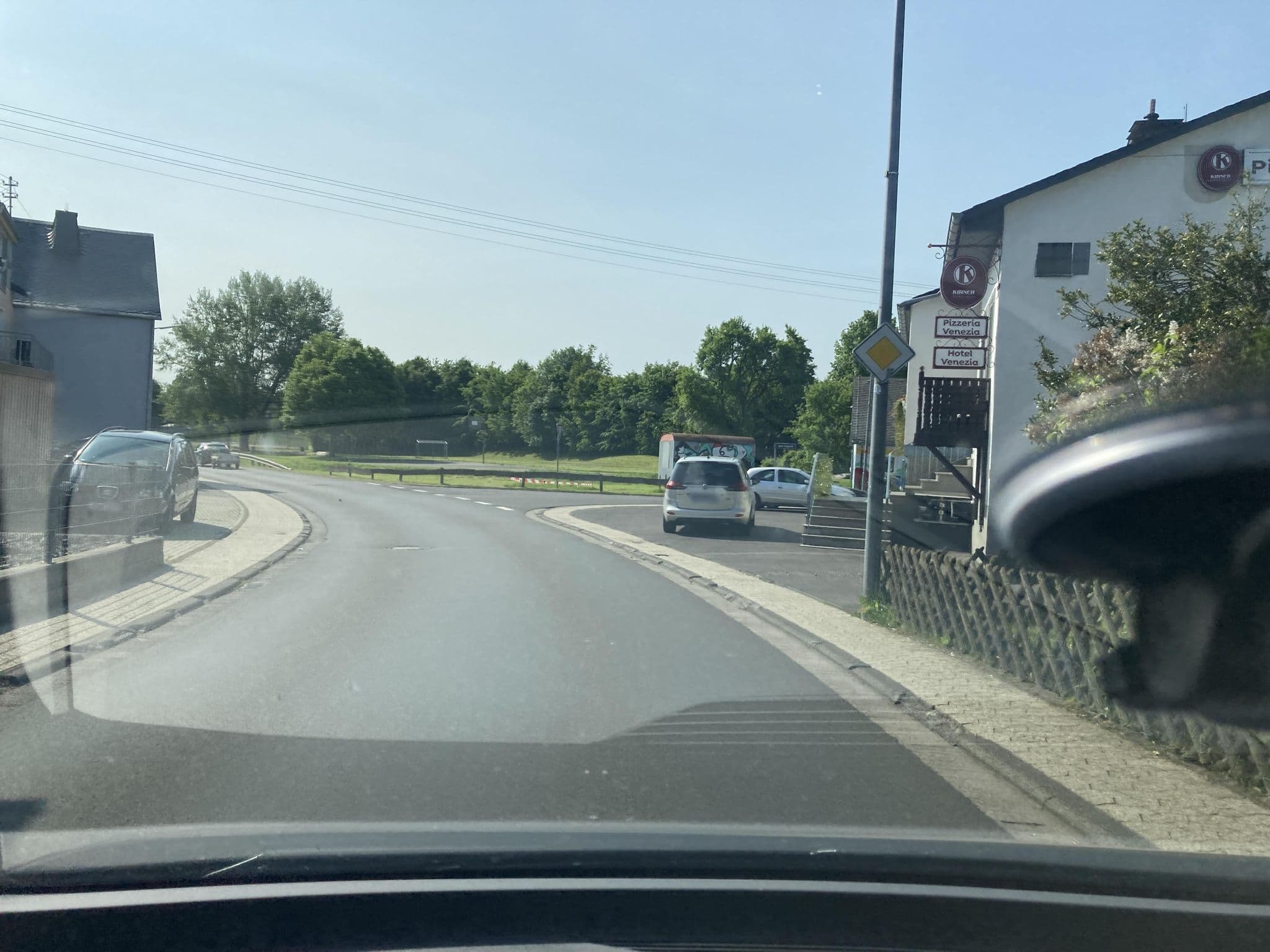 Street view near Hotel Pizzeria Venezia, Sohren — © robffm (CC BY-SA · Mapillary)