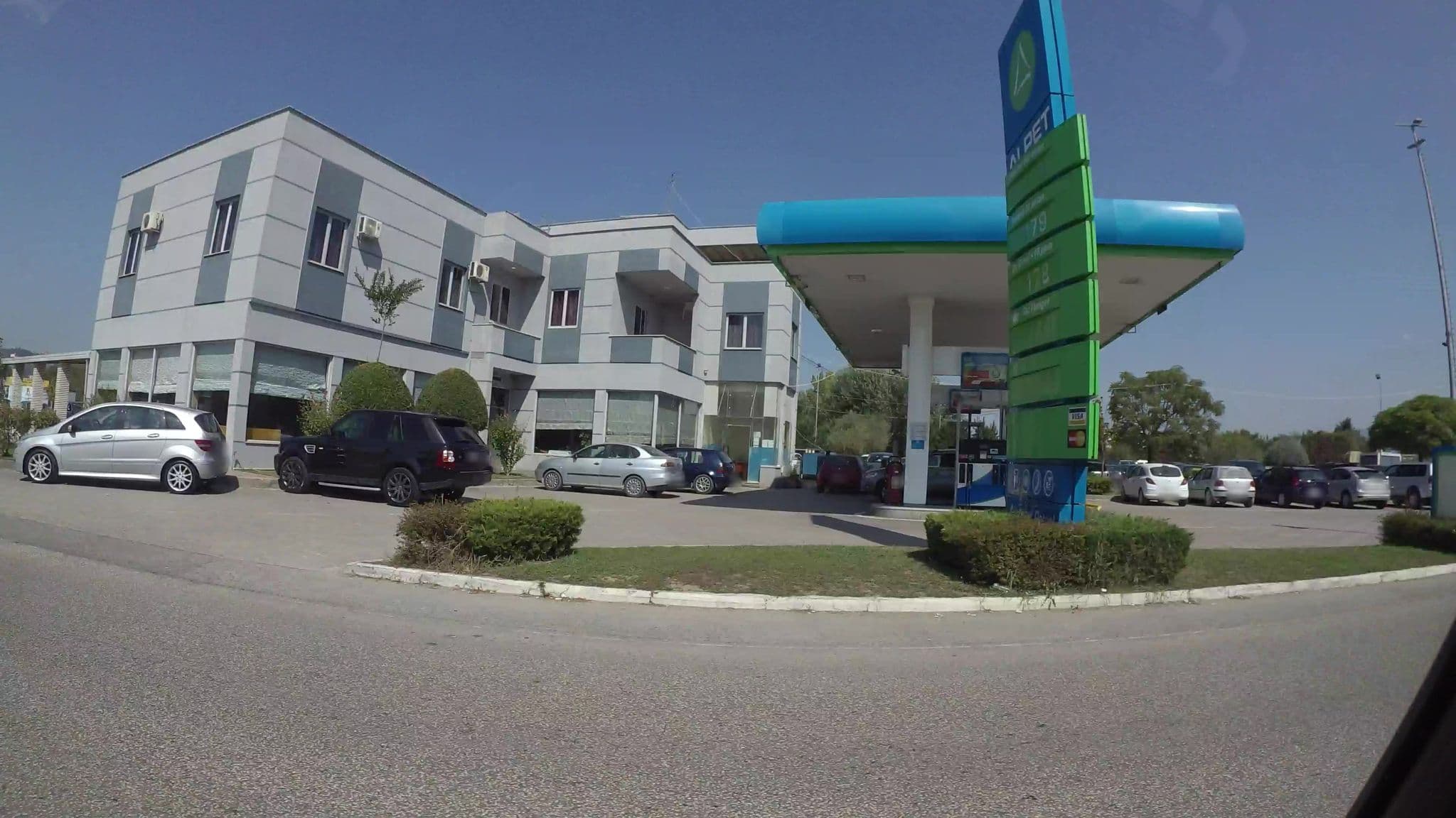 Street view near Hotel Alpet, Nikël — © kaart_3 (CC BY-SA · Mapillary)