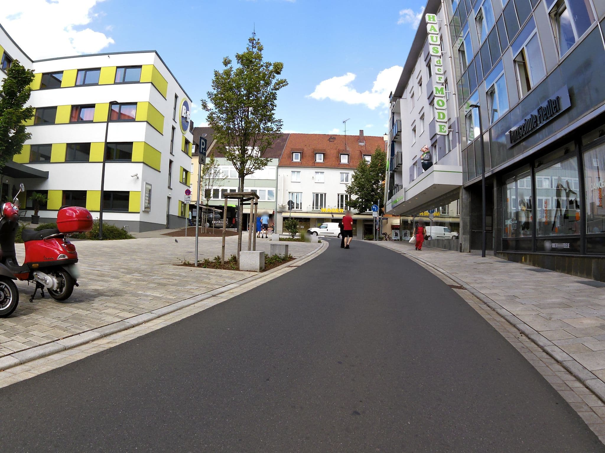 Street view near B&B Hotel Schweinfurt, Schweinfurt — © zoegglmeyr (CC BY-SA · Mapillary)