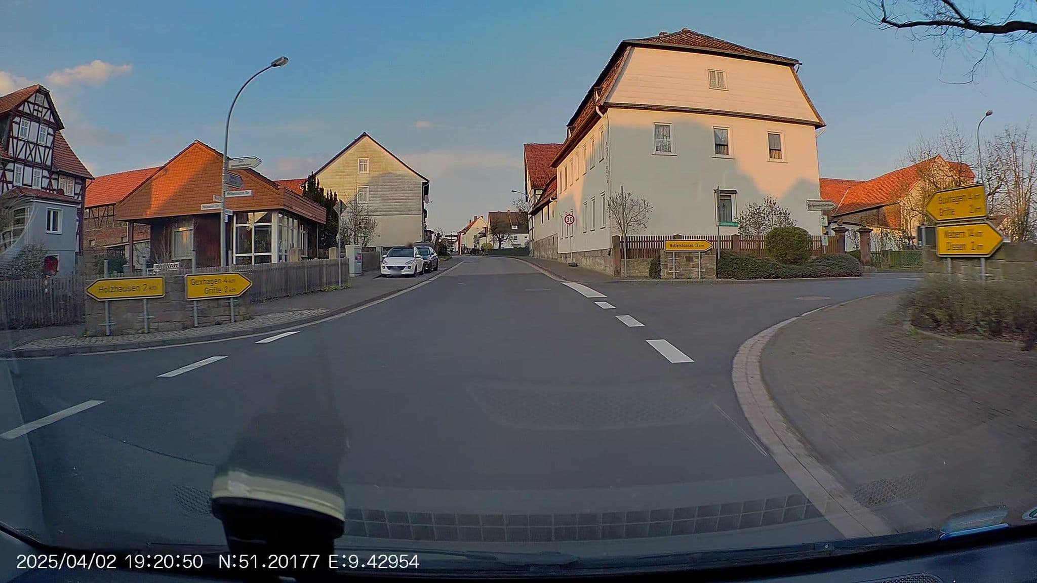 Street view near Gasthaus Hühne, Guxhagen — © klik (CC BY-SA · Mapillary)