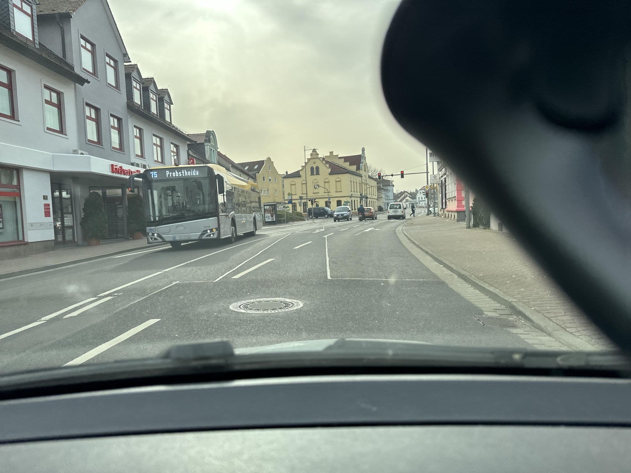 Street view near Hotel Carl von Clausewitz, Großpösna — © kopra (CC BY-SA · Mapillary)