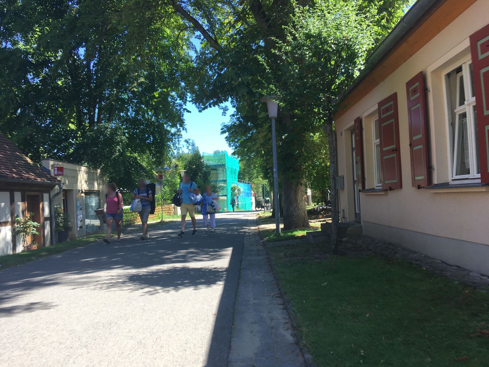 Street view near Ferienwohnungen Jens Hahn, Fürstenberg — © eserte (CC BY-SA · Mapillary)