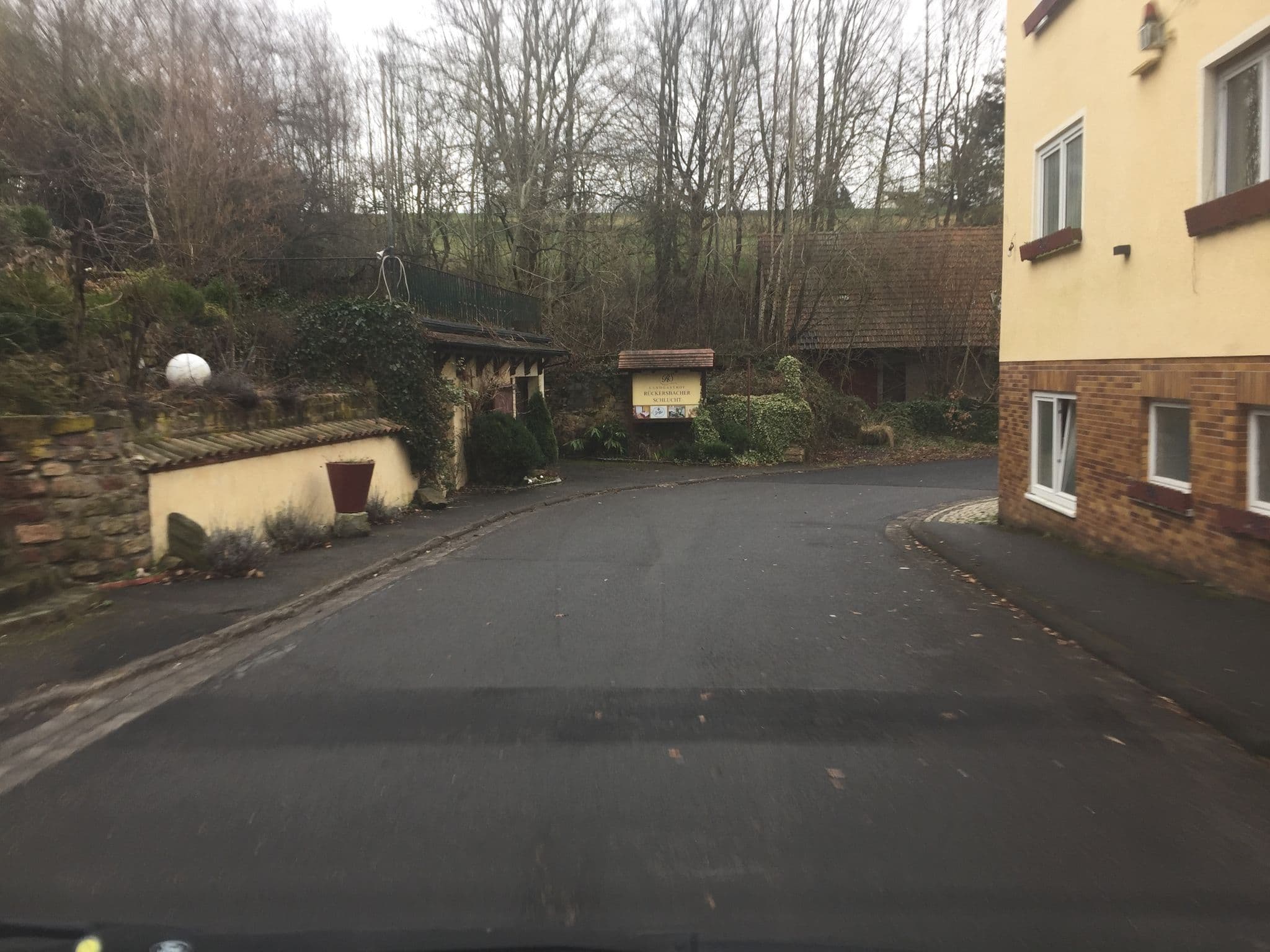 Street view near Rückersbacher Schlucht, Johannesberg — © seehund (CC BY-SA · Mapillary)
