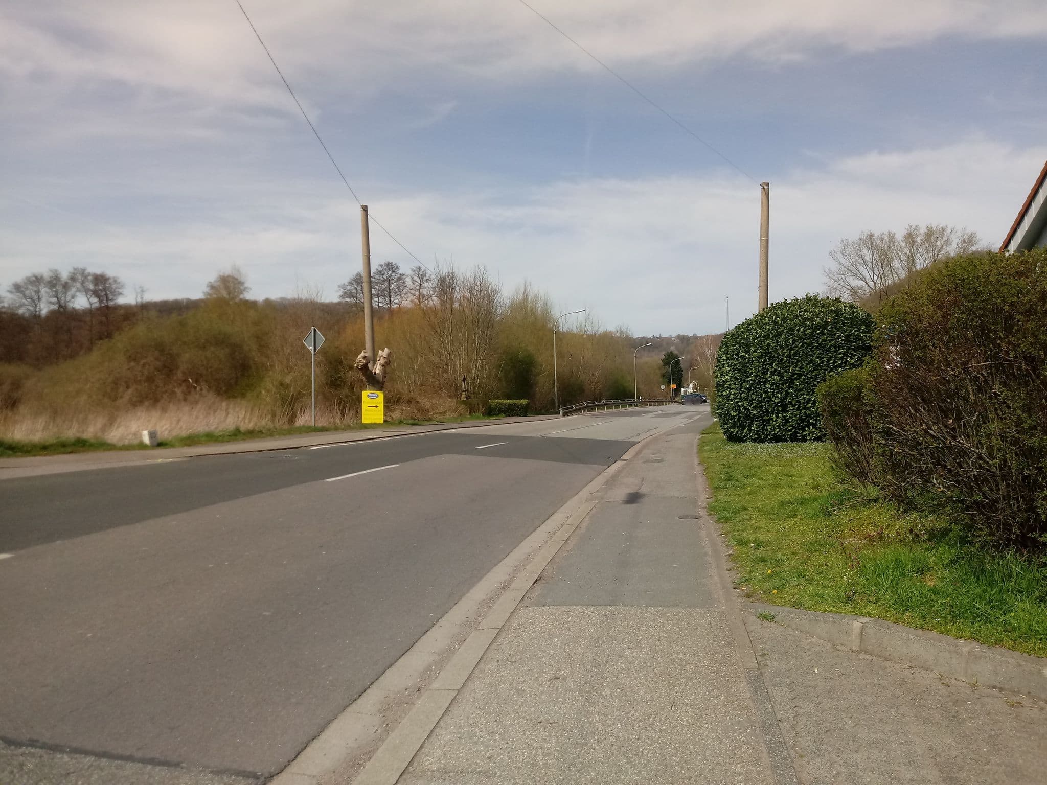 Street view near Hotel Chapeau Noir, Überherrn — © anzur (CC BY-SA · Mapillary)