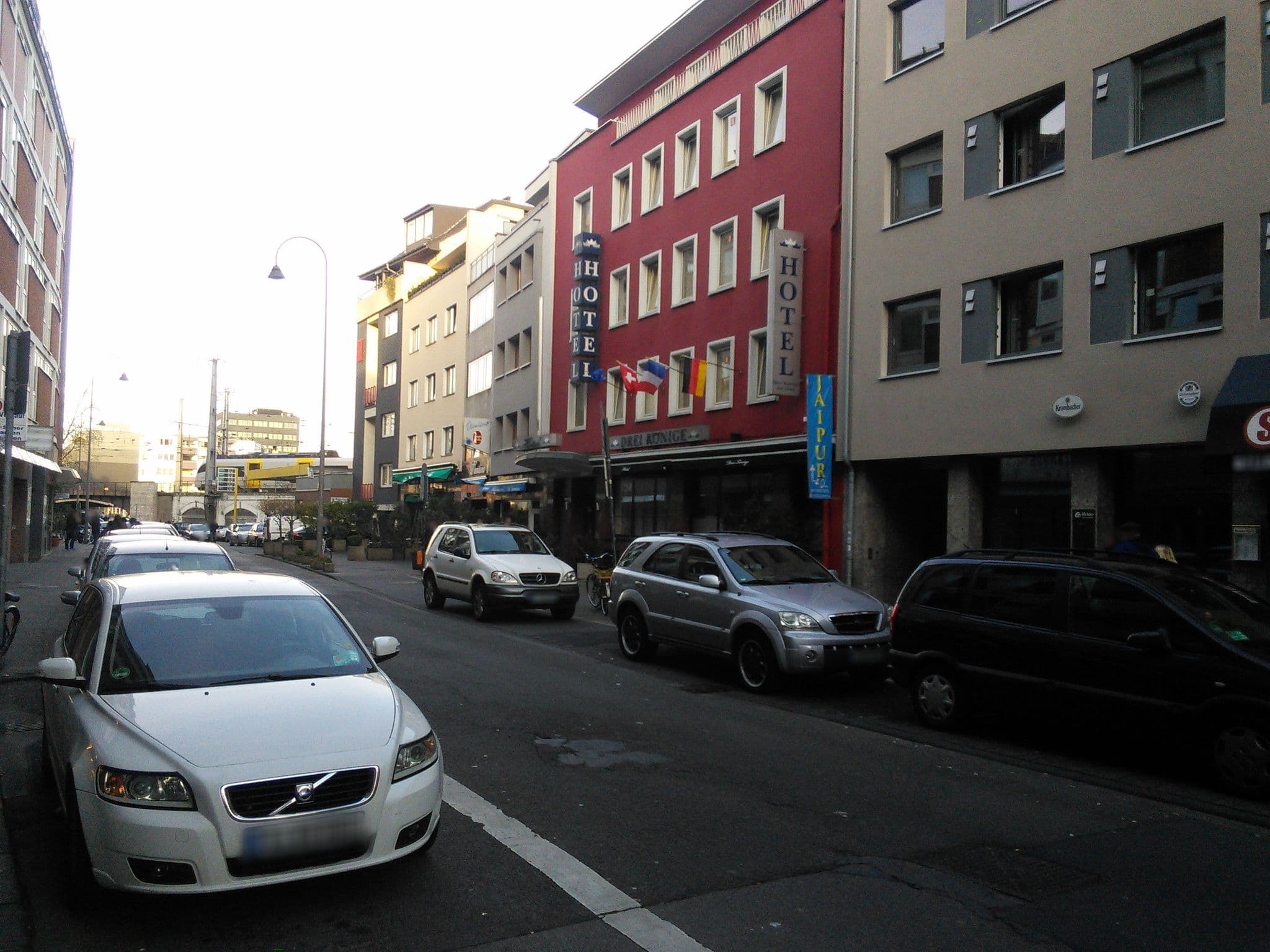 Street view near Drei Könige am Dom, Altstadt Nord — © raymond (CC BY-SA · Mapillary)