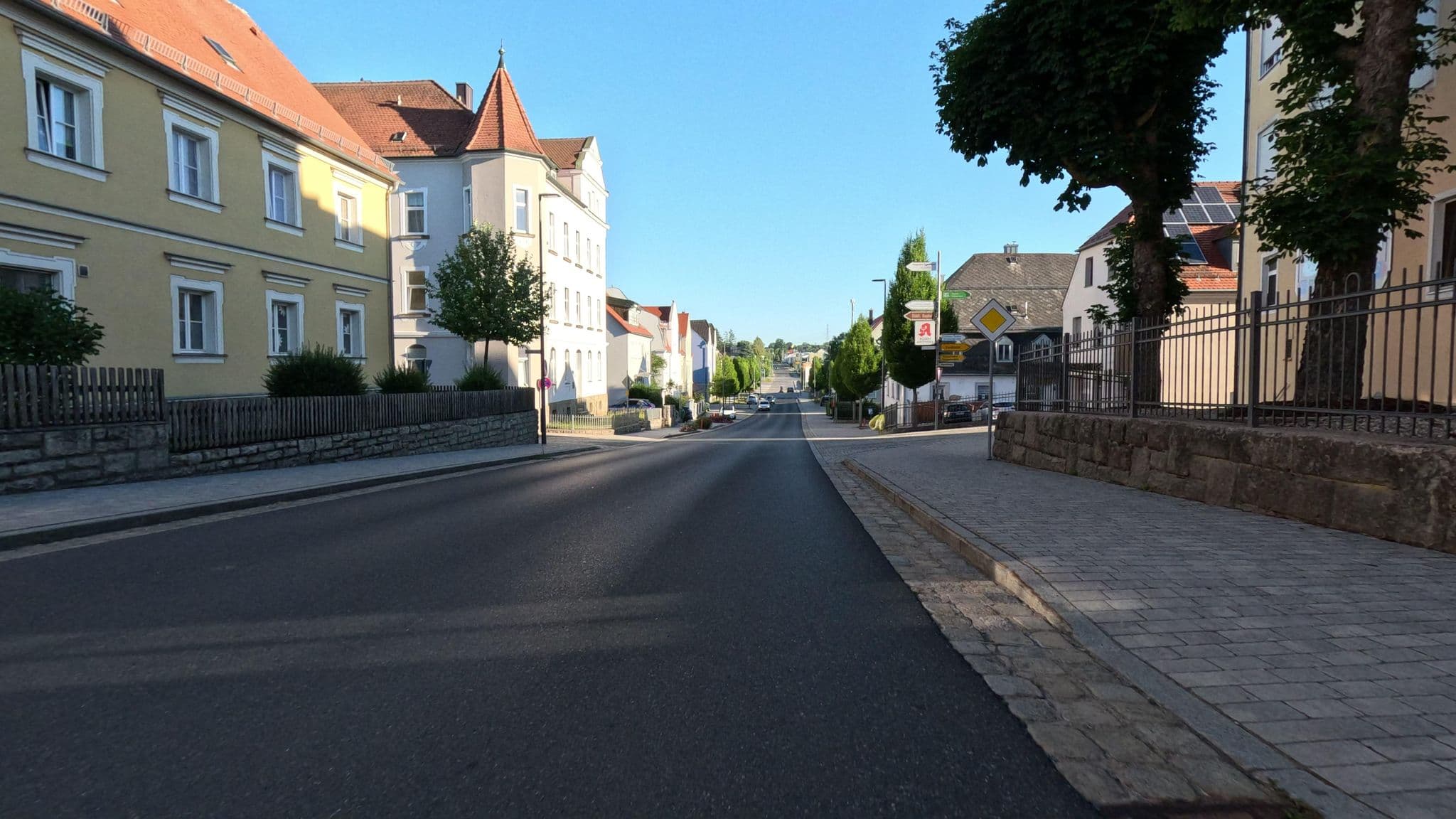 Street view near Gasthof "Zur Post", Vohenstrauß — © rnissl (CC BY-SA · Mapillary)