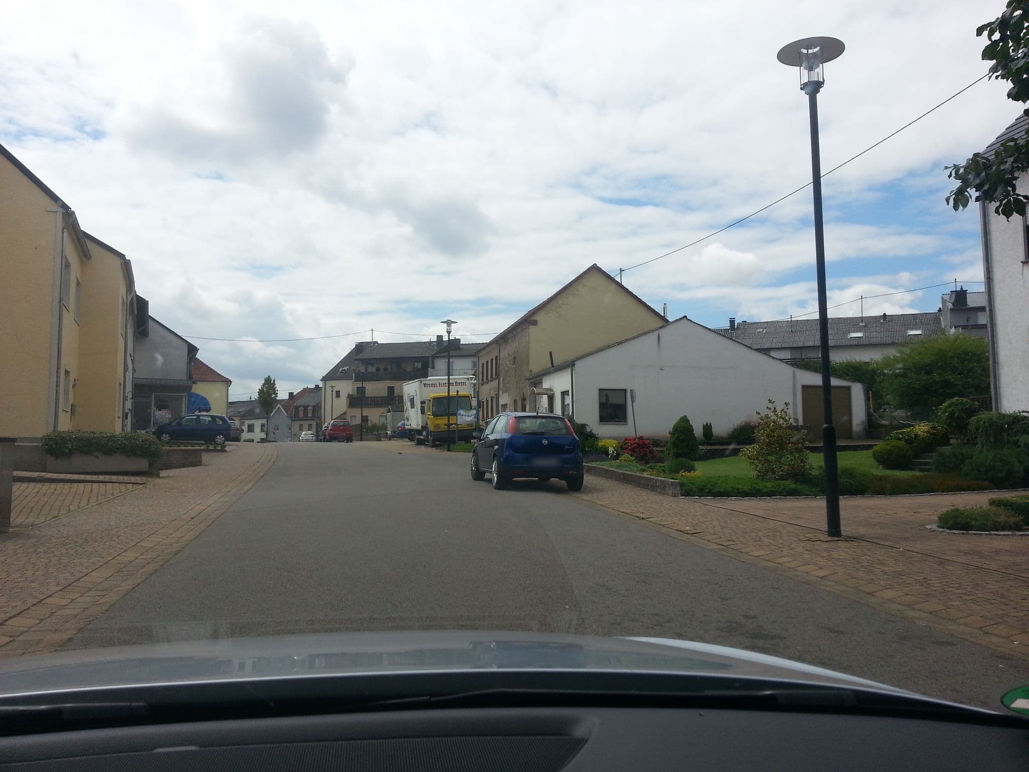 Street view near Pension Dreiländereck, Orscholz — © teddy73 (CC BY-SA · Mapillary)