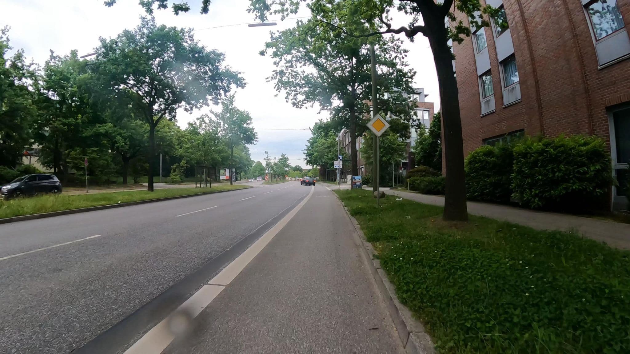 Street view near Mercure Hotel Hamburg am Volkspark, Groß Flottbek — © veloroute_hamburg (CC BY-SA · Mapillary)