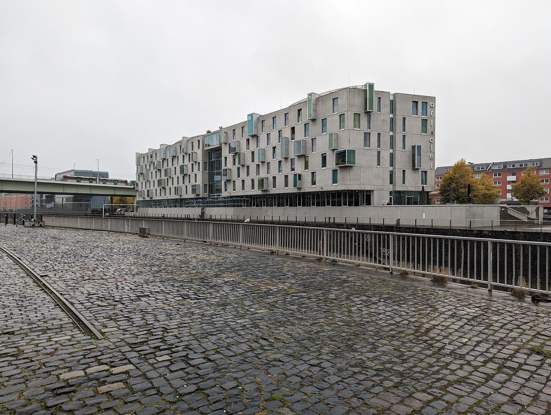 art'otel cologne (via Wikimedia Commons, CC BY-SA 4.0)