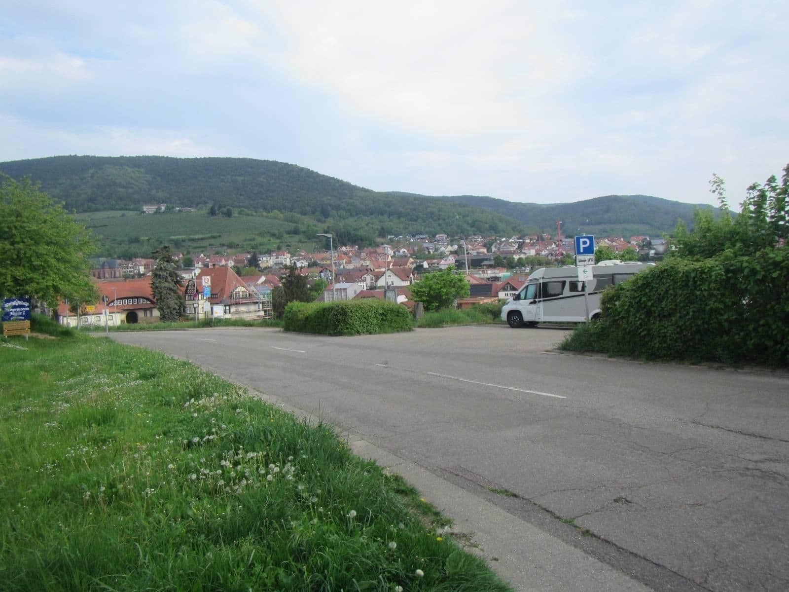 Street view near Wohnmobilstellplatz Edenkobener Straße - St. Martin, Sankt Martin — © VIA_TZ (CC BY-SA · Mapillary)