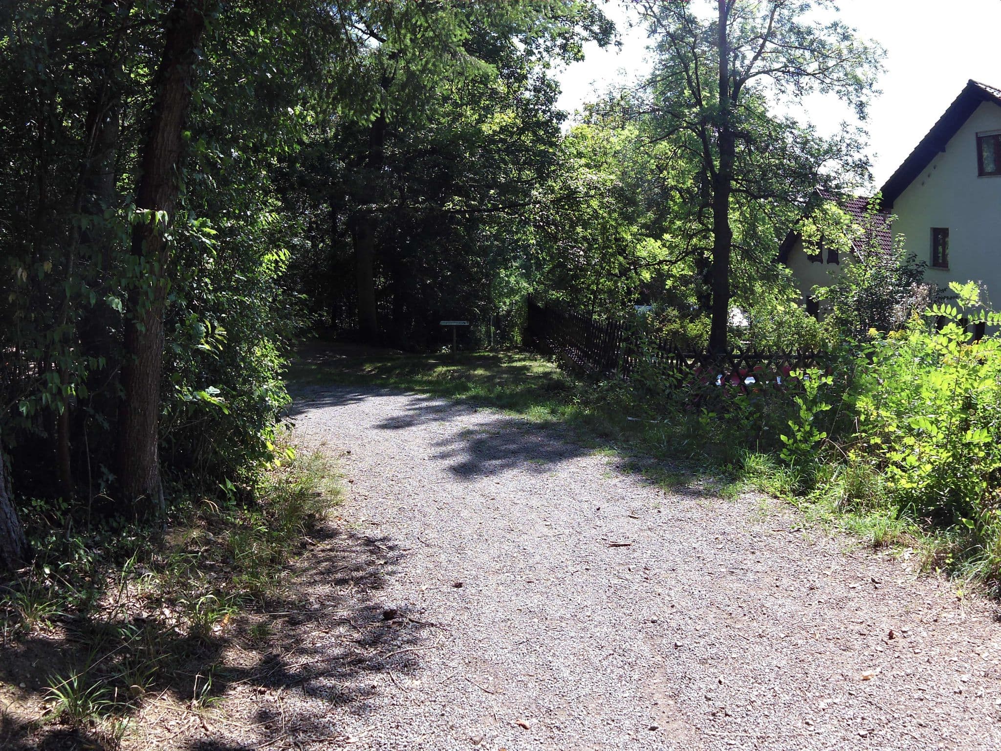 Street view near Naturfreundehaus "Am Kalten Brunnen", Gadheim — © zoegglmeyr (CC BY-SA · Mapillary)