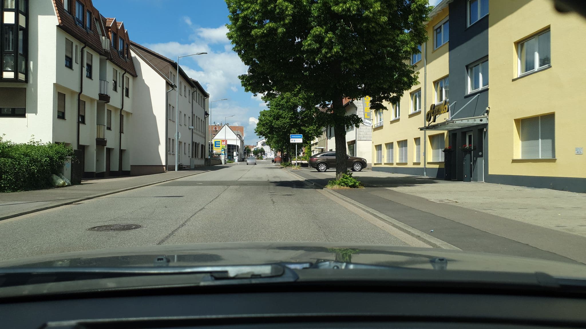 Street view near Apado Hotel Garni, Homburg — © b166er (CC BY-SA · Mapillary)