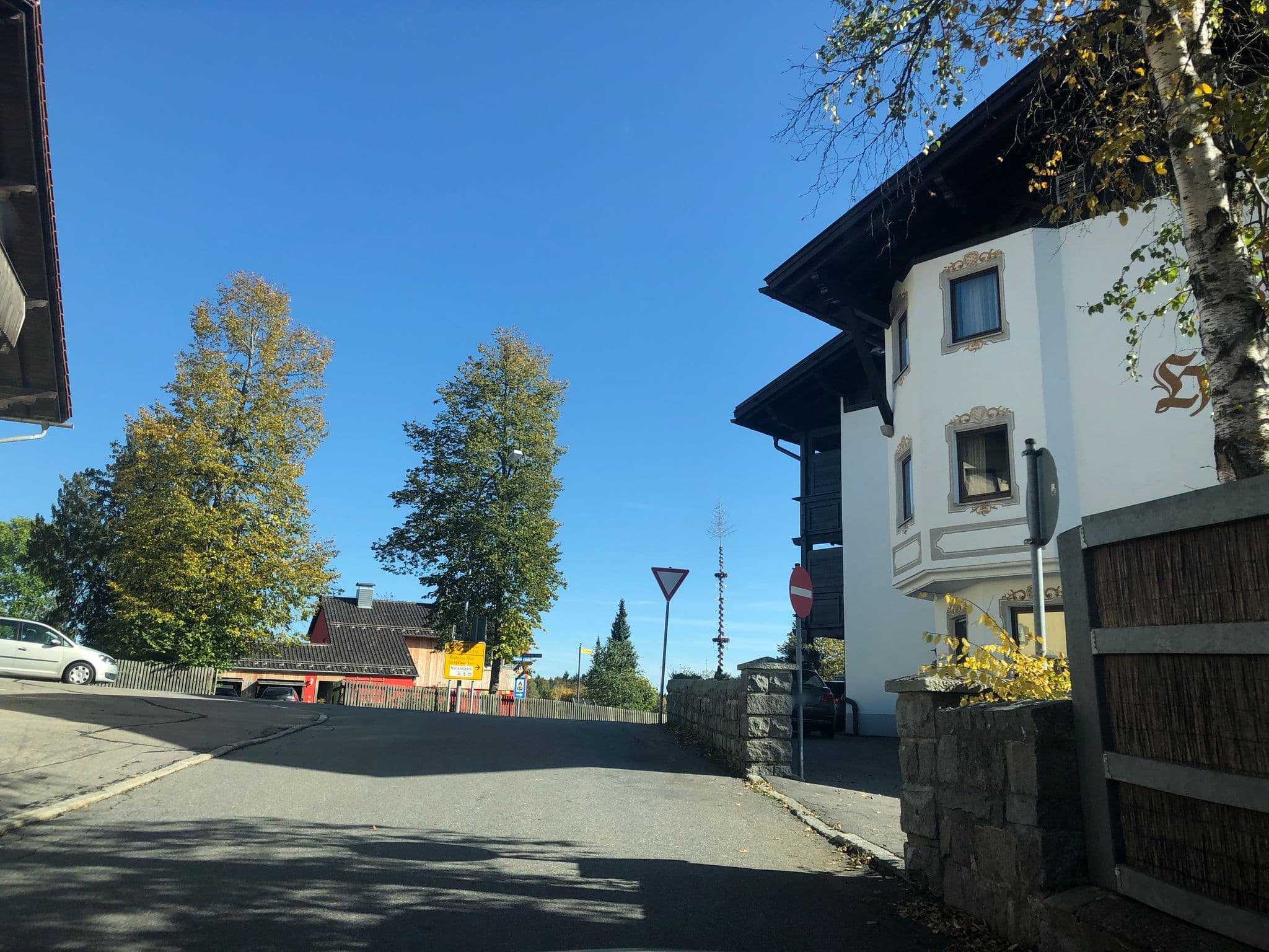 Street view near Hotel-Residence Hochriegel, Spiegelau — © chuck (CC BY-SA · Mapillary)