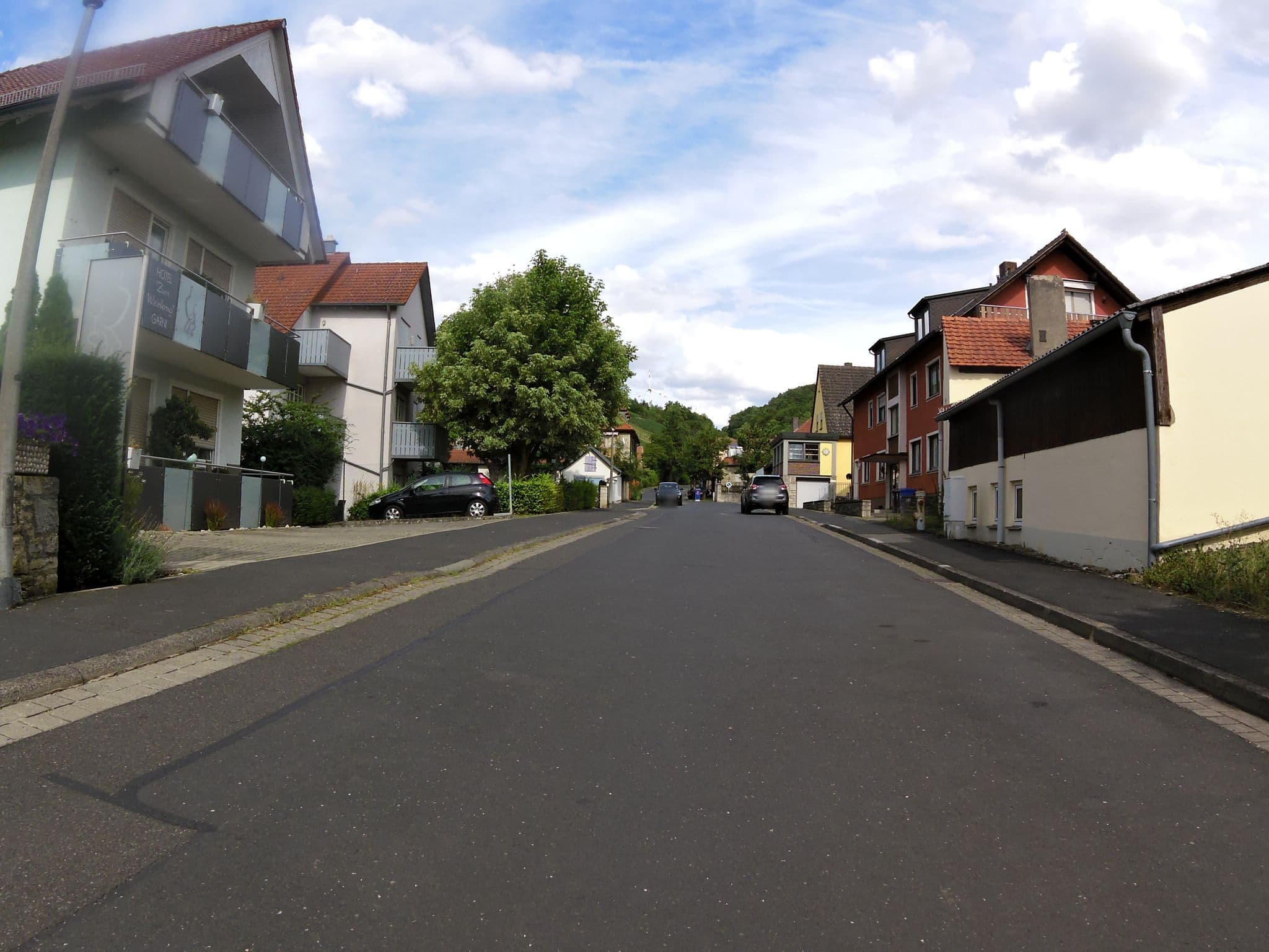 Street view near Zum Weinkrug, Winterhausen — © zoegglmeyr (CC BY-SA · Mapillary)