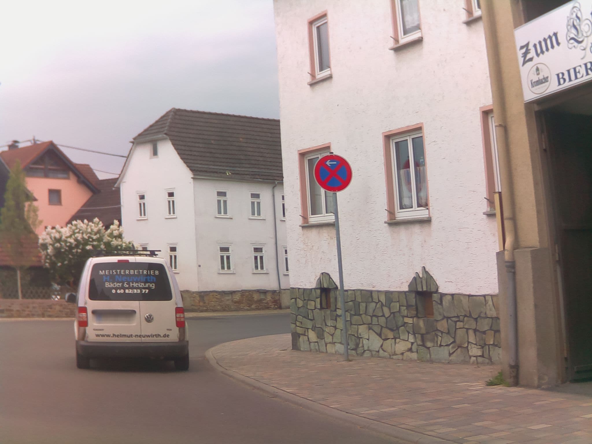 Street view near Gasthaus zum Lindenkopf, Niedernhausen — © ramap (CC BY-SA · Mapillary)