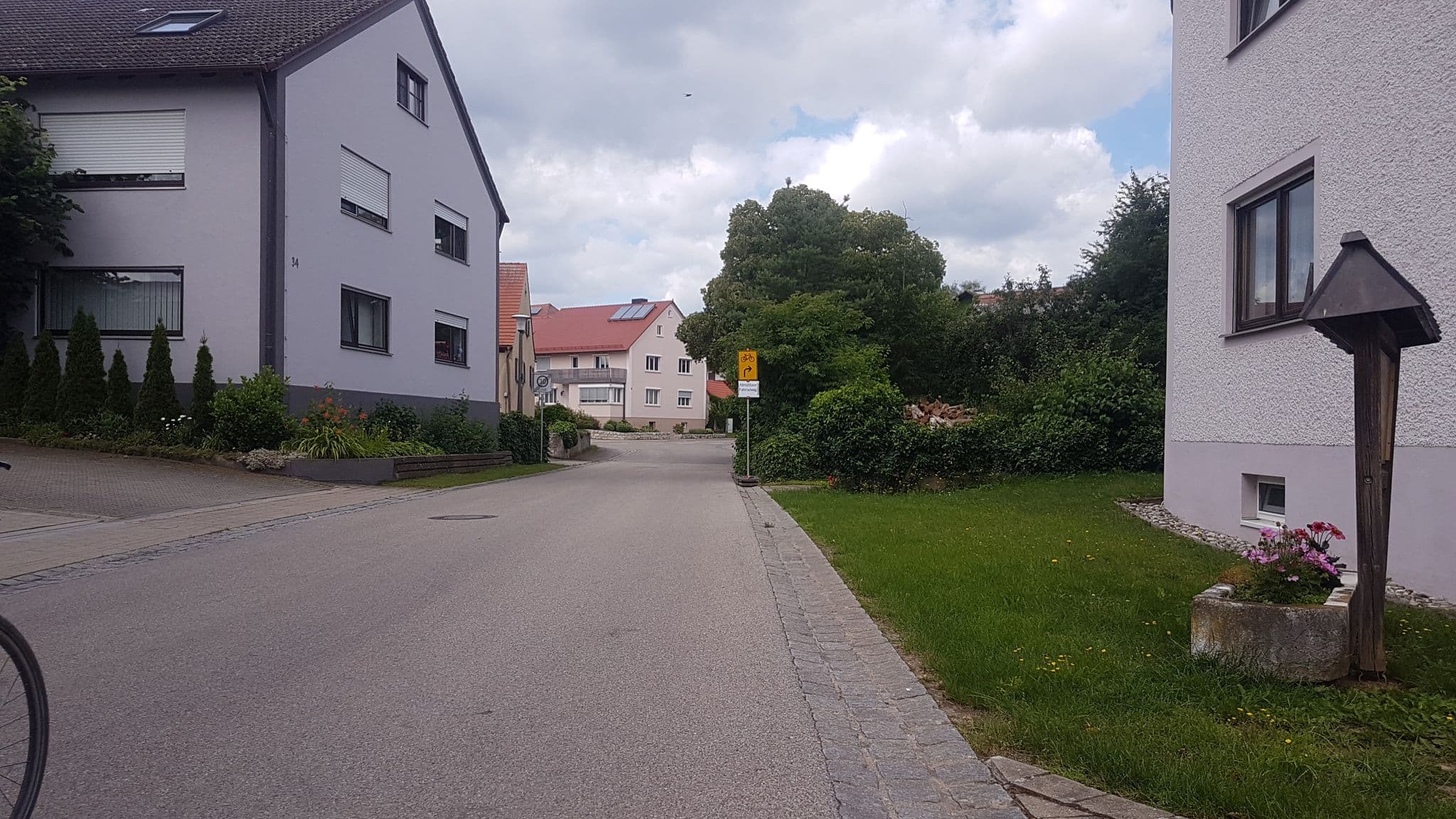 Street view near Pension Kirchdörfer, Gunzenhausen — © changchun1 (CC BY-SA · Mapillary)