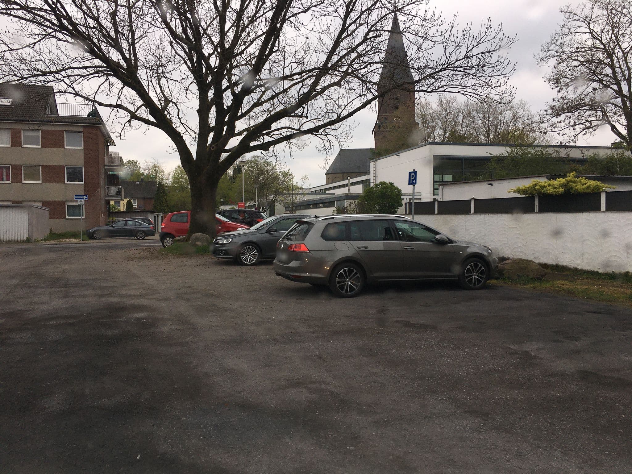 Street view near Reisemobilstellplatz Rheinpromenade "Kleiner Wall" (nur provisorisch), Emmerich — © raymond (CC BY-SA · Mapillary)