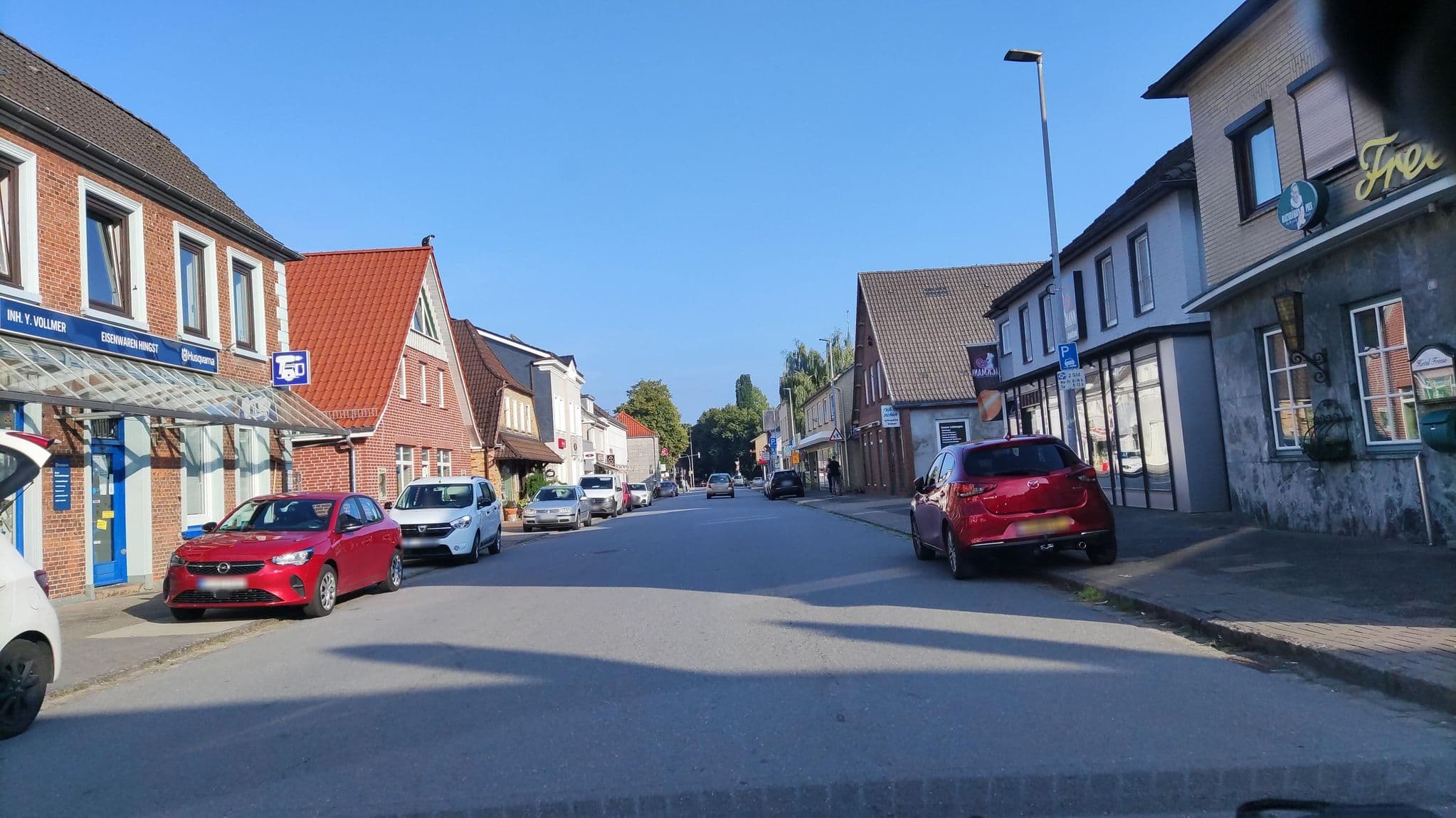 Street view near Hotel Moin Moin, Bad Bramstedt — © hotteliene (CC BY-SA · Mapillary)