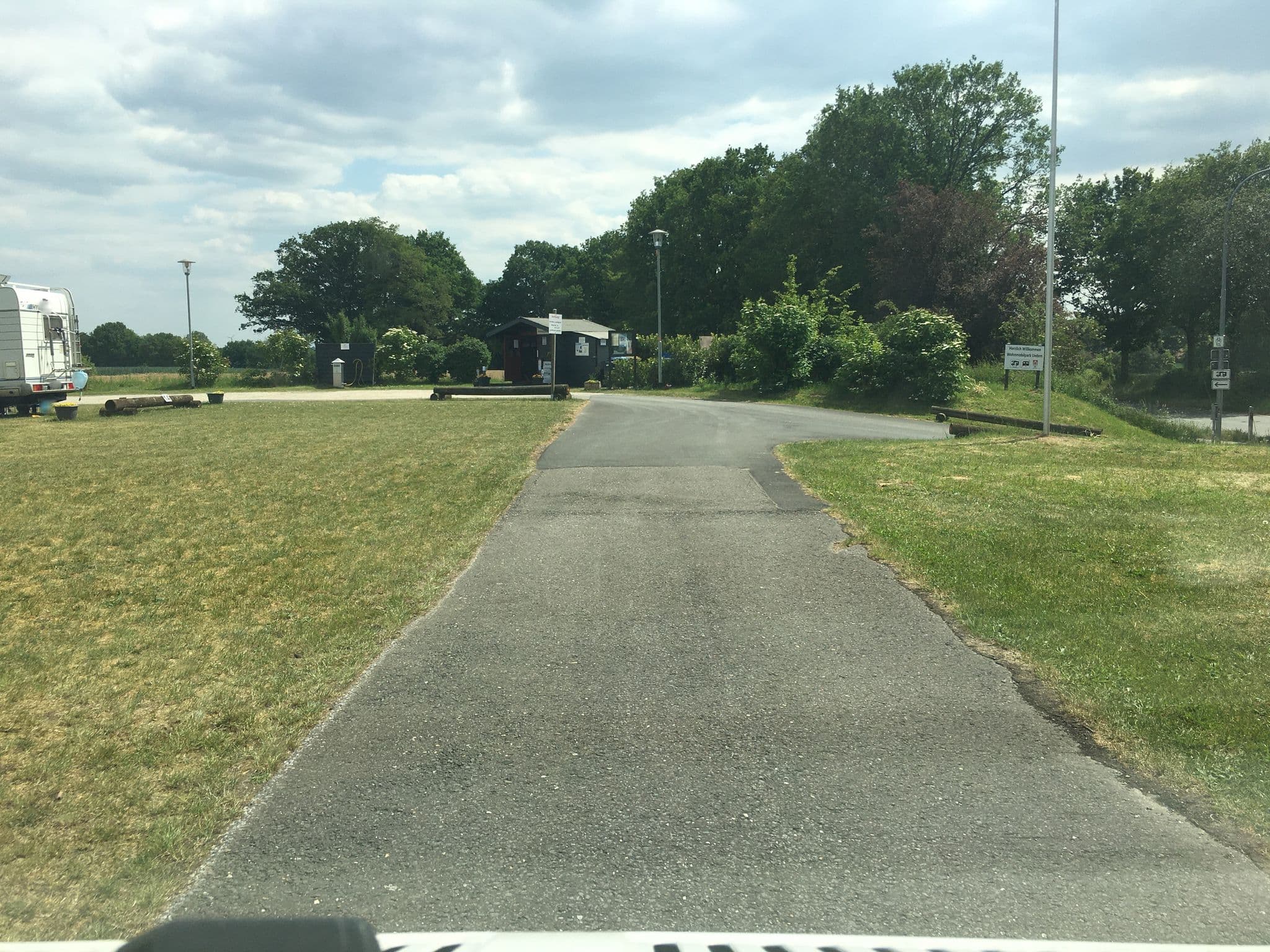 Street view near Wohnmobilpark Uedem, Uedem — © raymond (CC BY-SA · Mapillary)