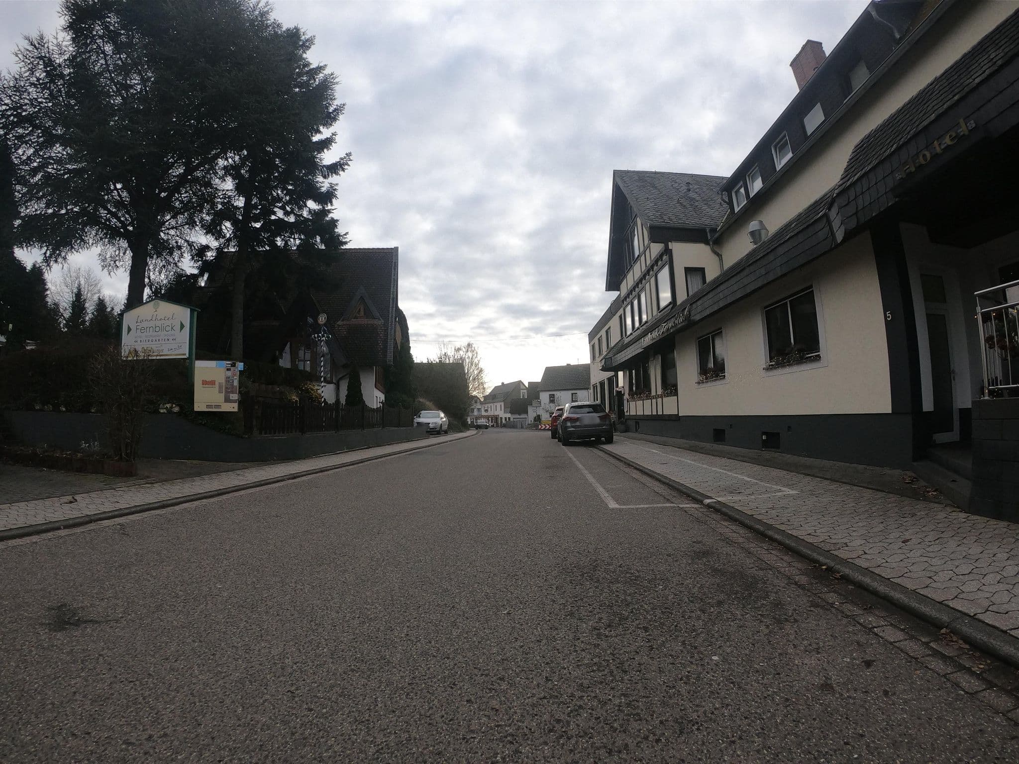 Street view near Landhotel Fernblick, Horhausen — © bernd1960 (CC BY-SA · Mapillary)
