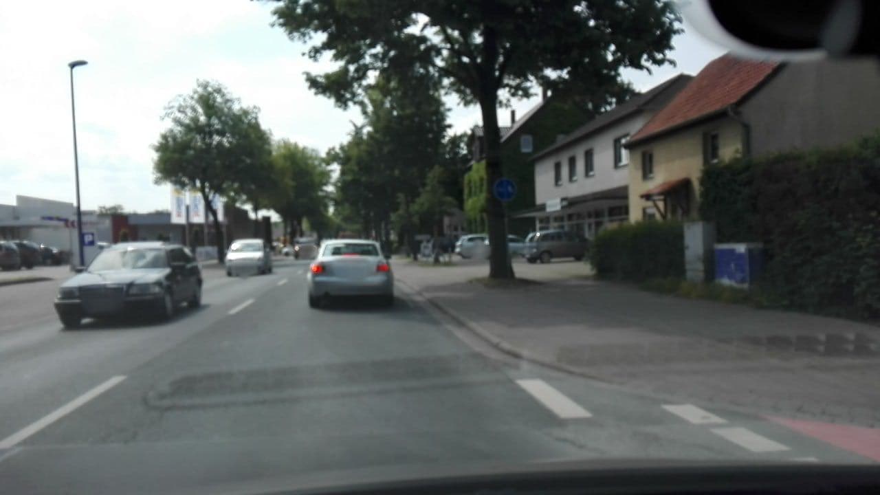 Street view near Gästehaus Brüggemann, Unna — © flugyflay (CC BY-SA · Mapillary)